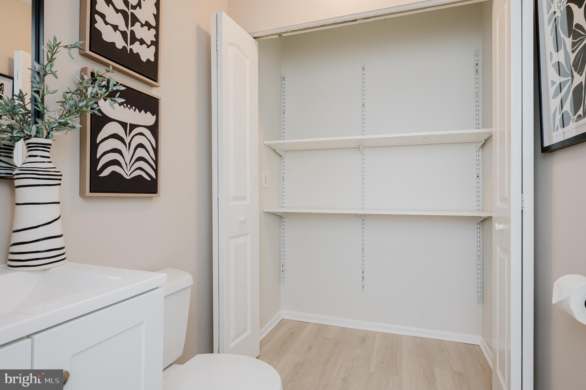 HARFORD SQUARE - Residential