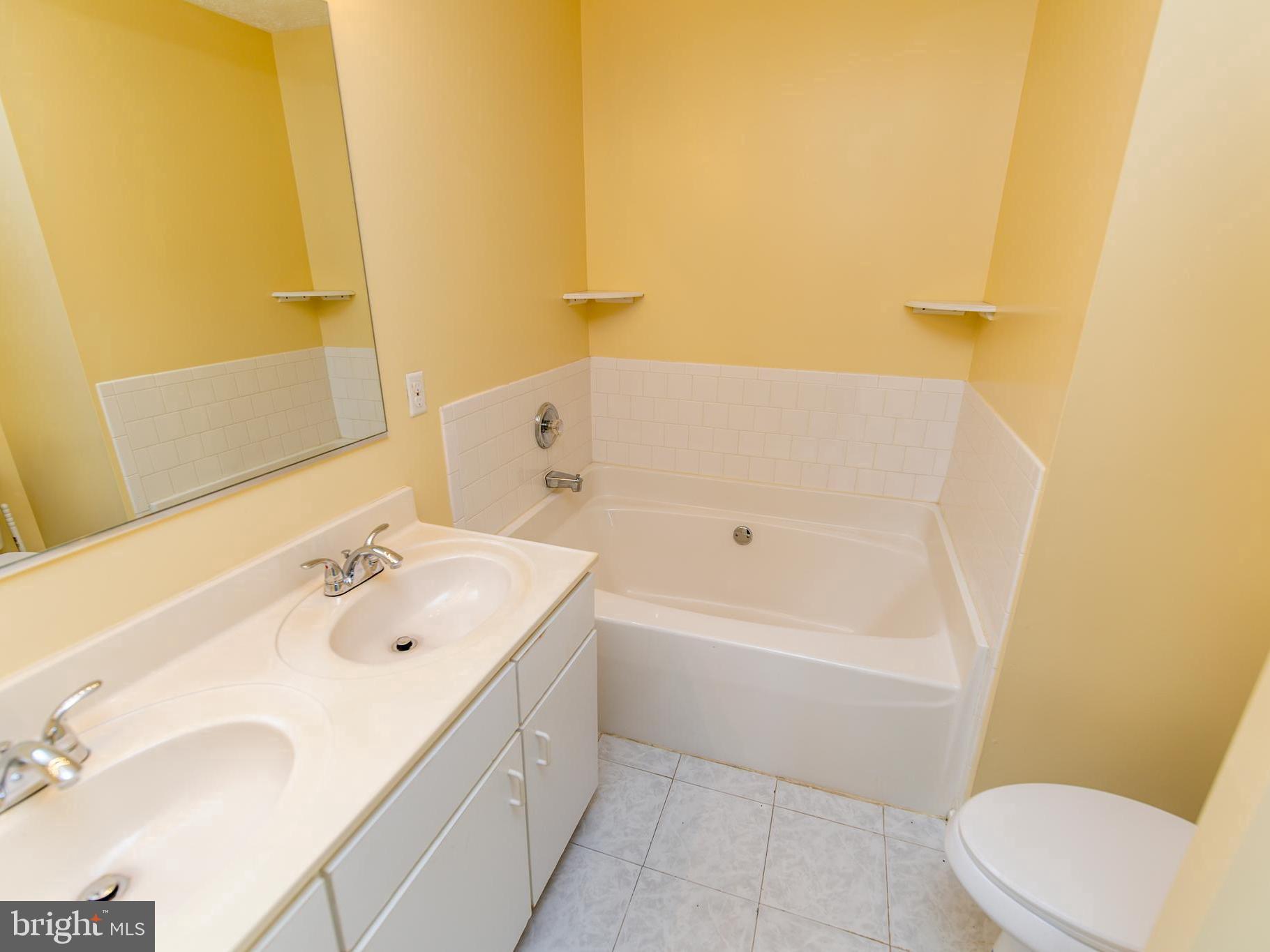 ANNAPOLIS OVERLOOK - Residential Lease