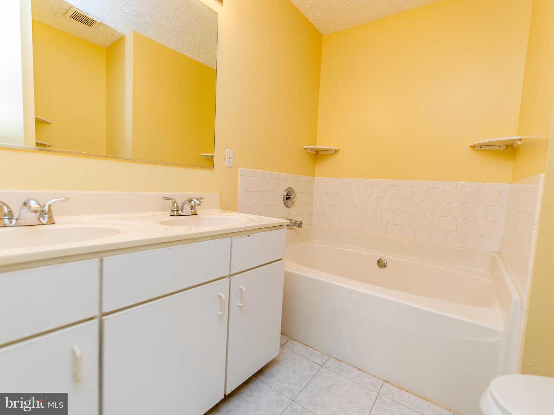 ANNAPOLIS OVERLOOK - Residential Lease