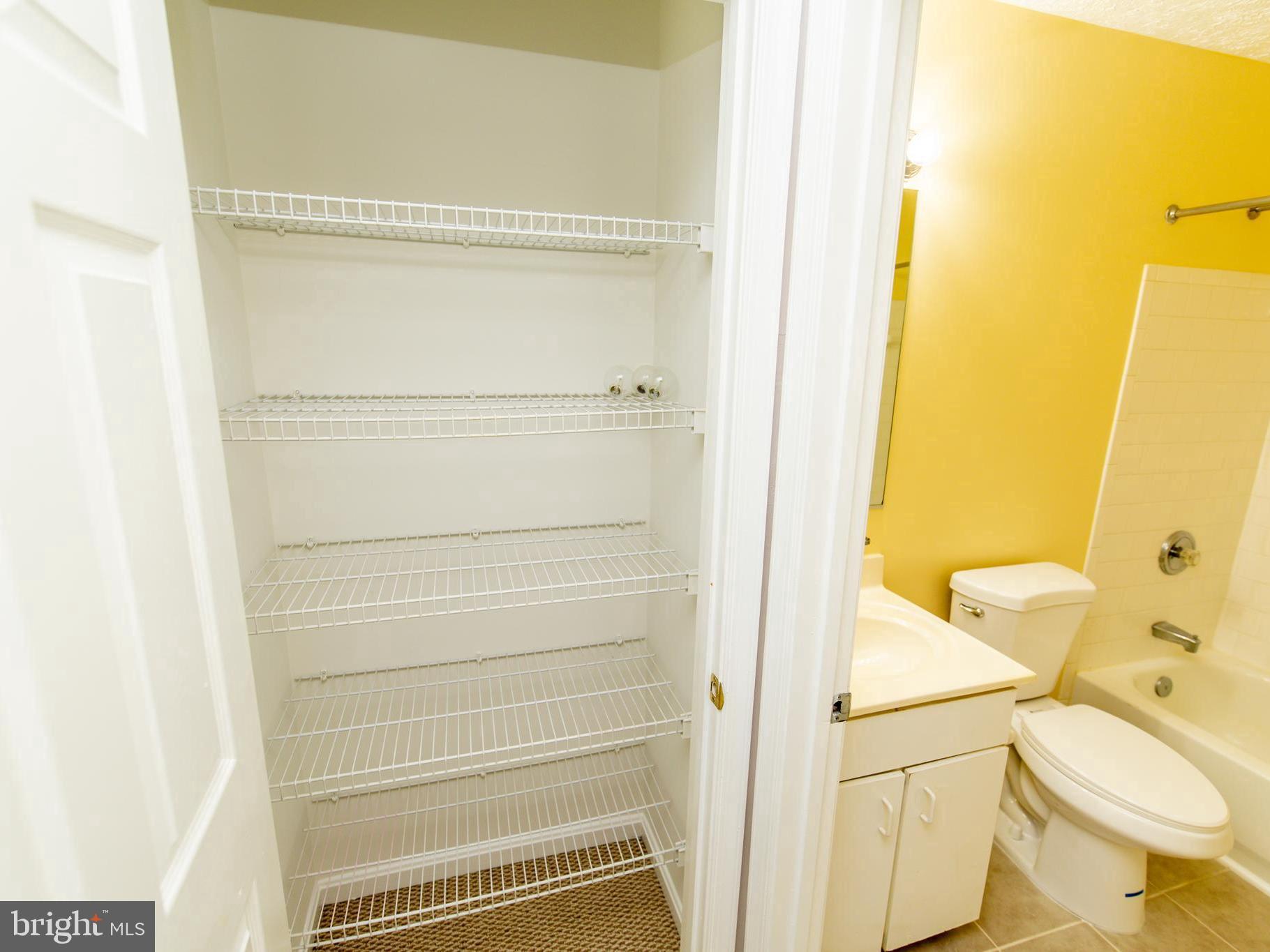 ANNAPOLIS OVERLOOK - Residential Lease