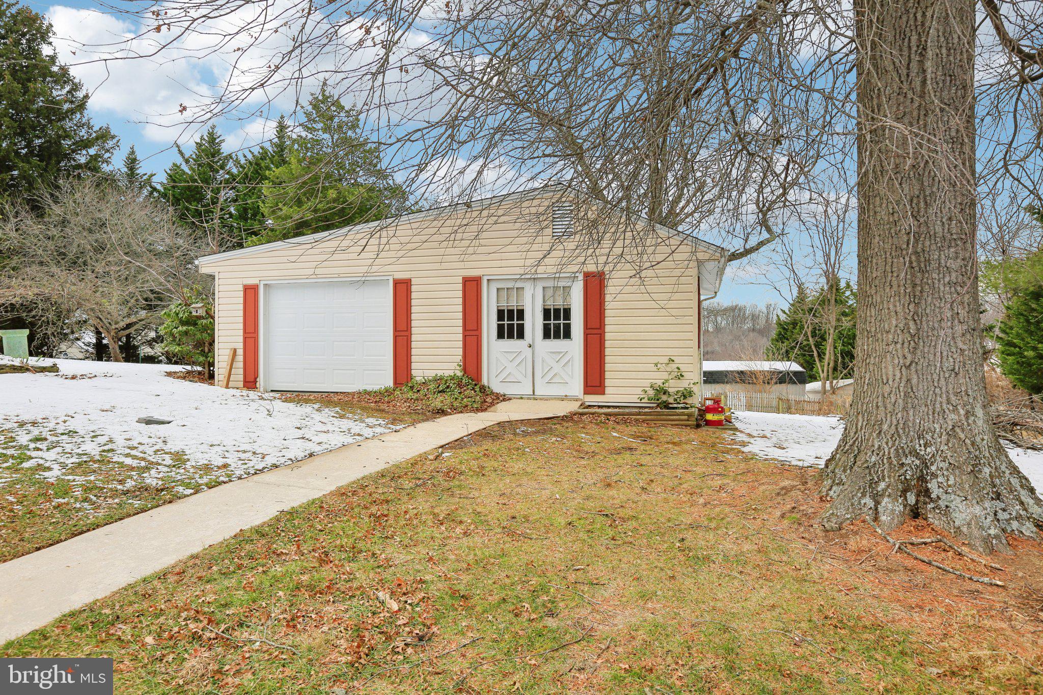 DAMASCUS OUTSIDE - Residential