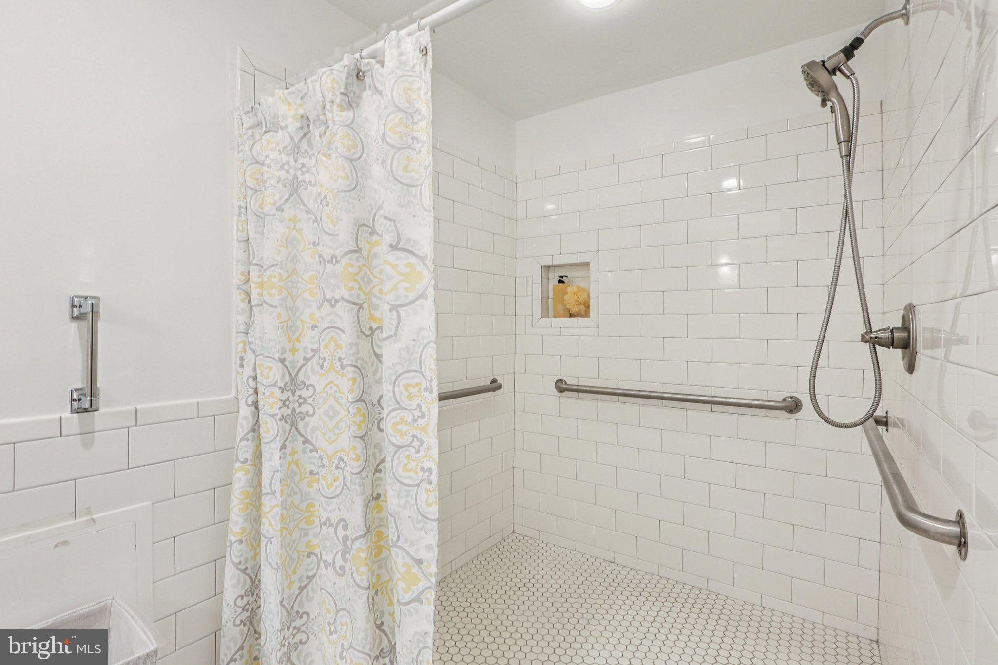 DAMASCUS OUTSIDE - Residential