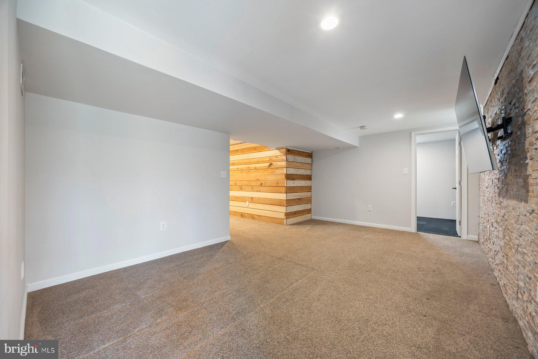 STRAWBRIDGE ESTATES - Residential