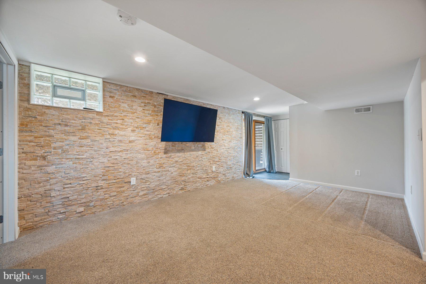 STRAWBRIDGE ESTATES - Residential