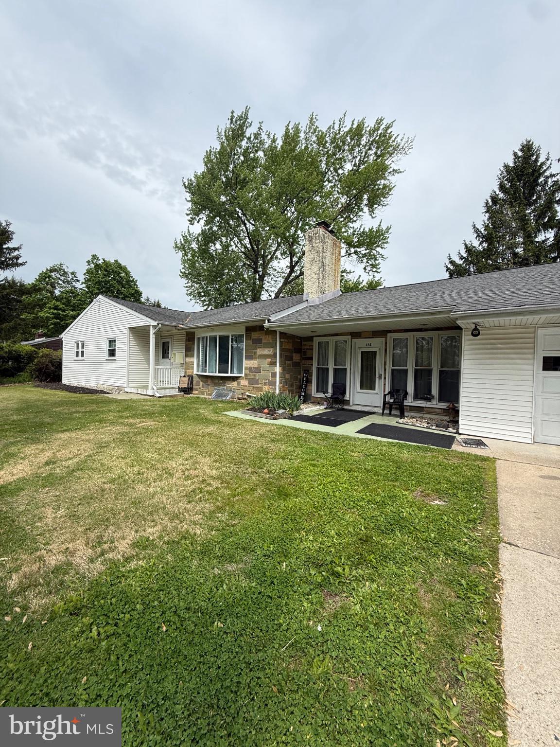 275 GREENTREE ROAD - Photo 2