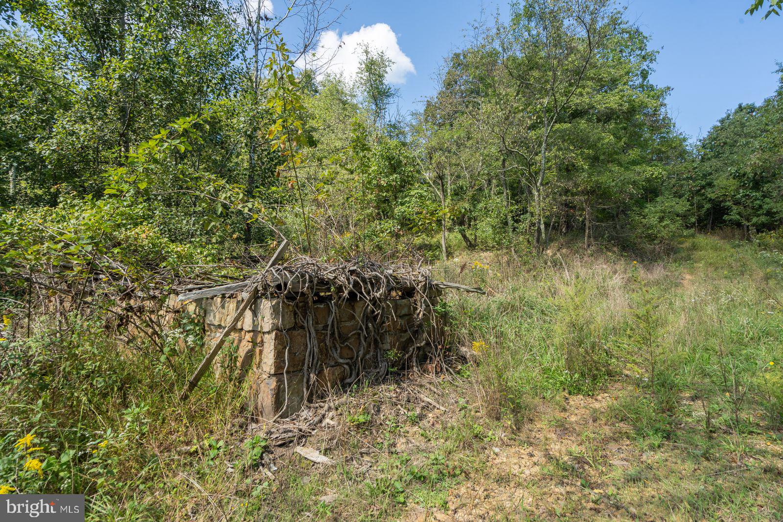 FAIRVIEW ESTATES - Land