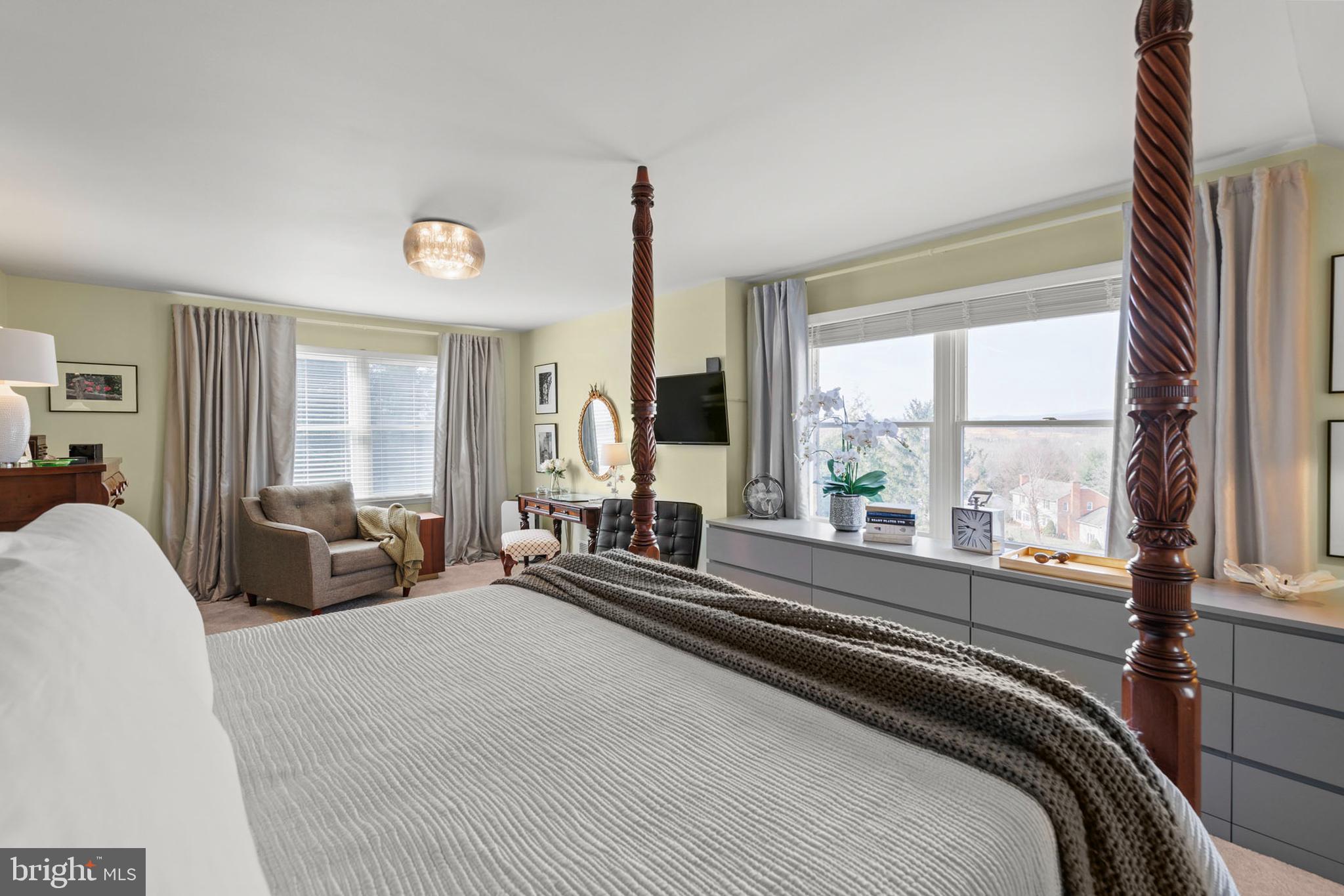 WILLIAMSBURG HEIGHTS - Residential