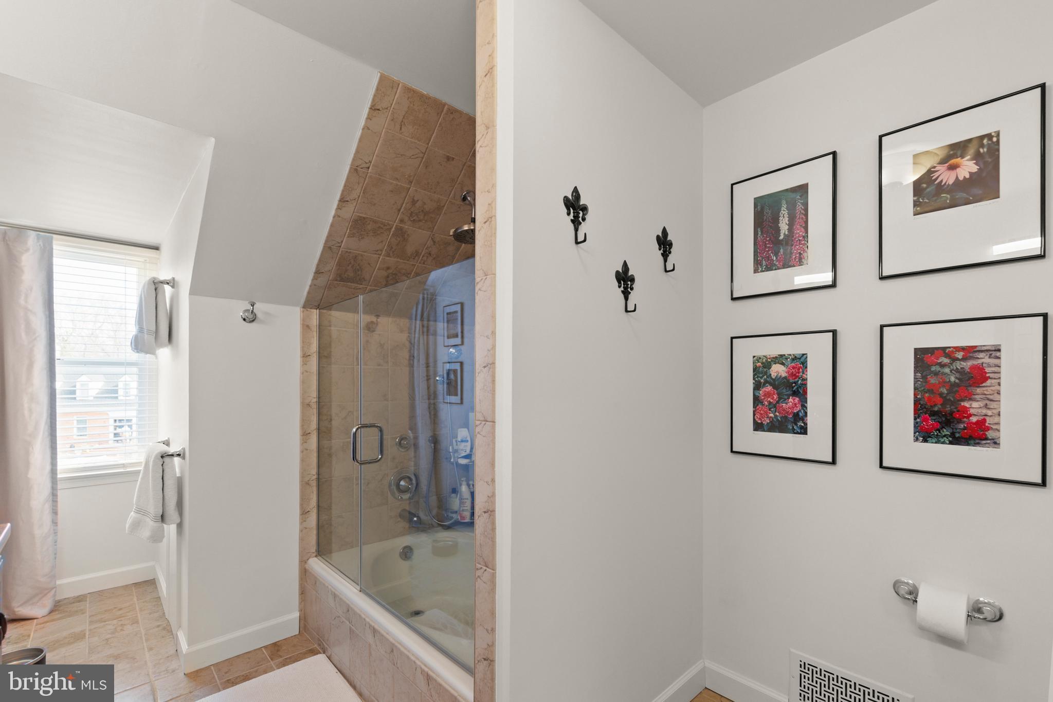 WILLIAMSBURG HEIGHTS - Residential