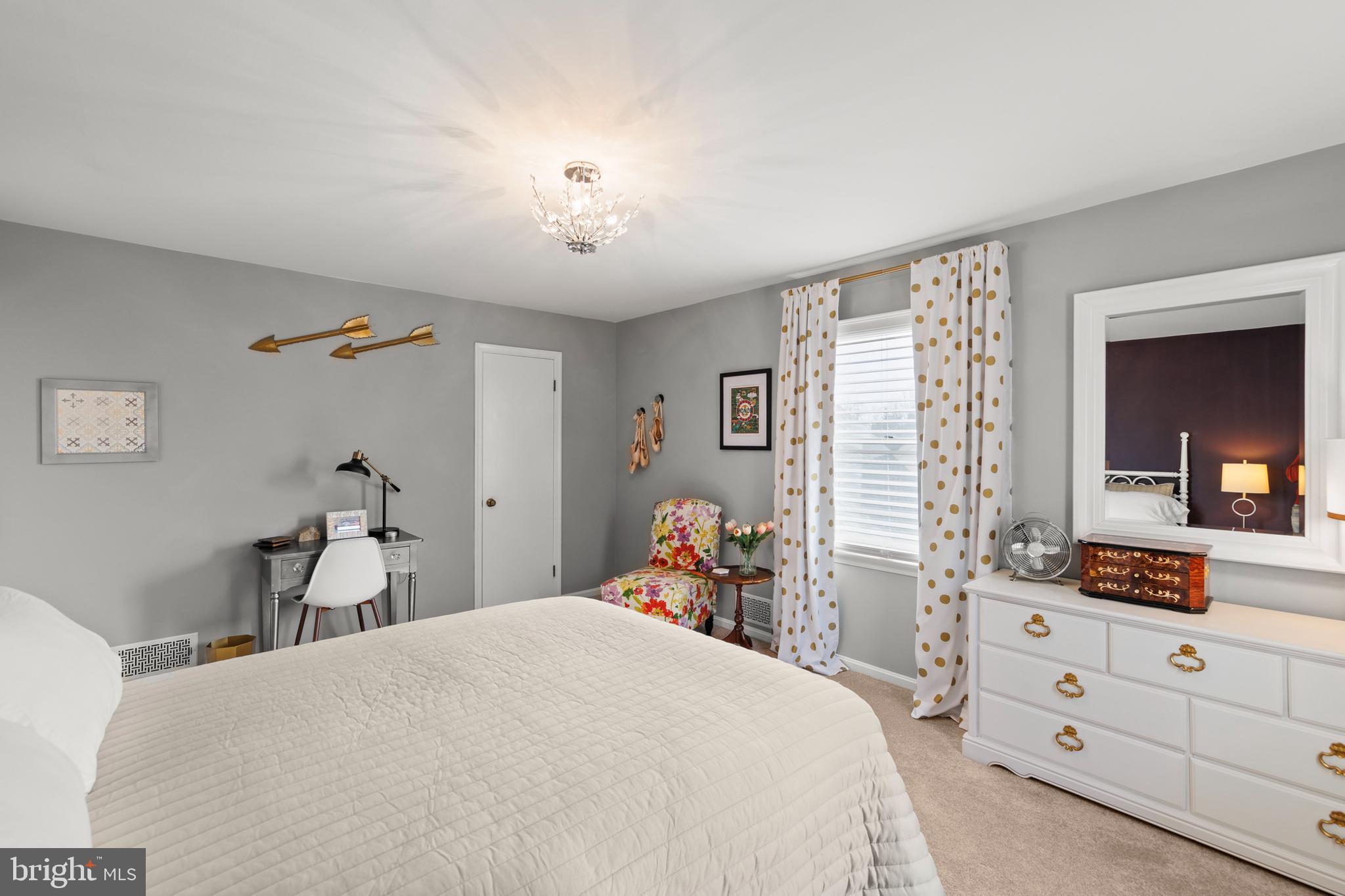 WILLIAMSBURG HEIGHTS - Residential