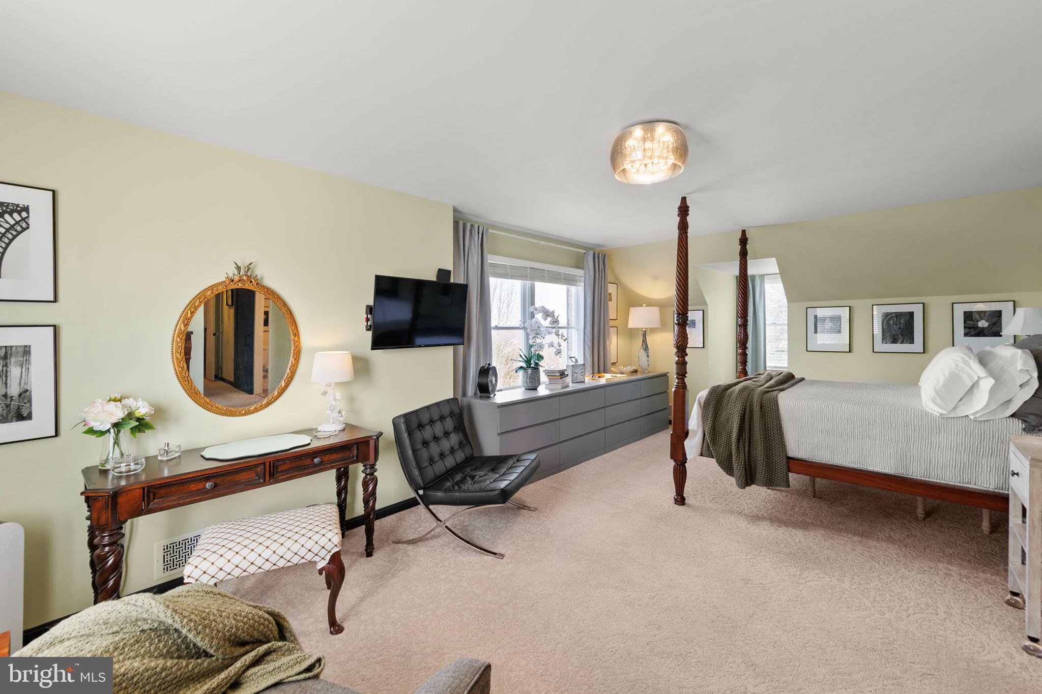 WILLIAMSBURG HEIGHTS - Residential