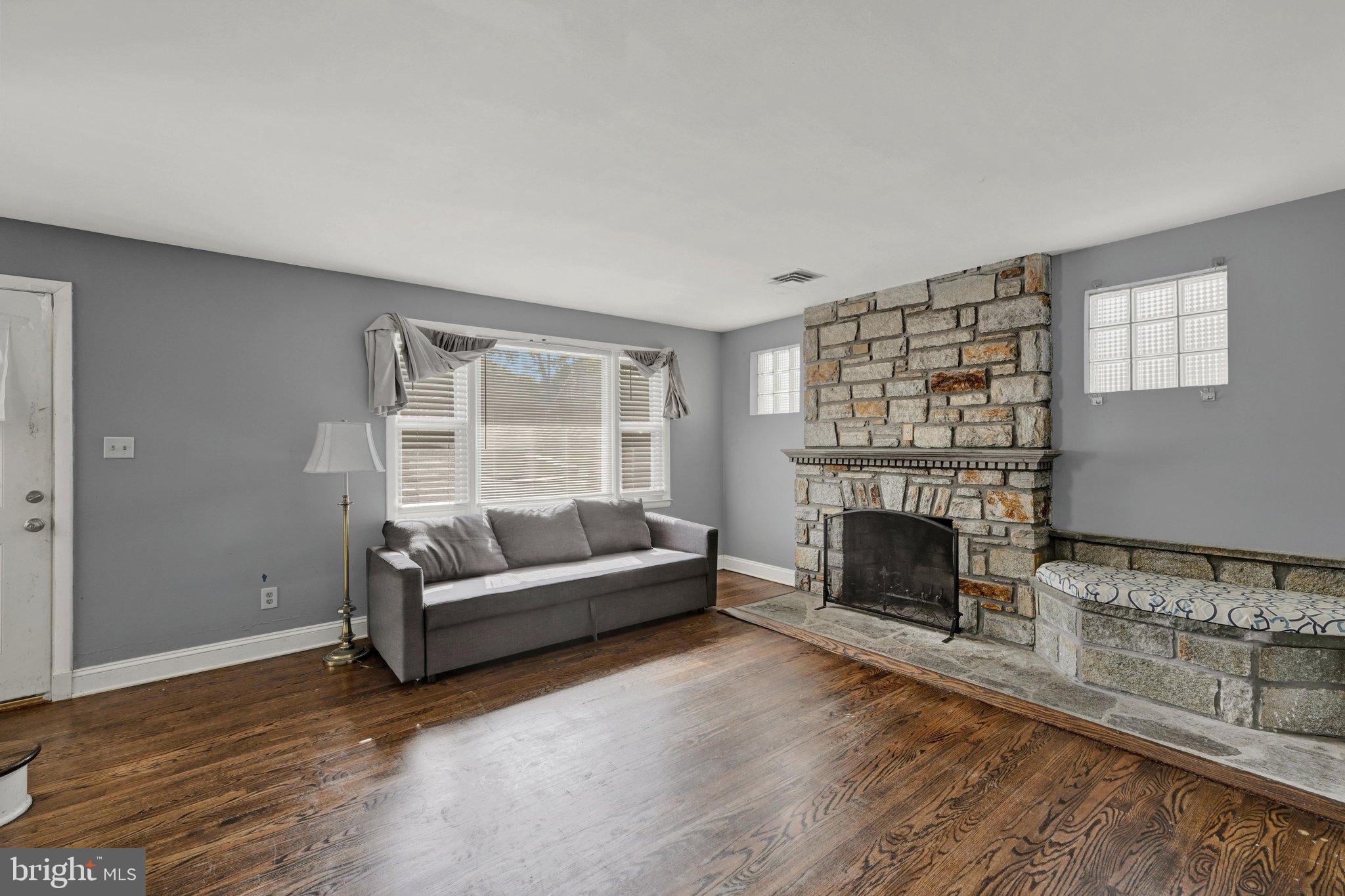 338 IDA AVENUE