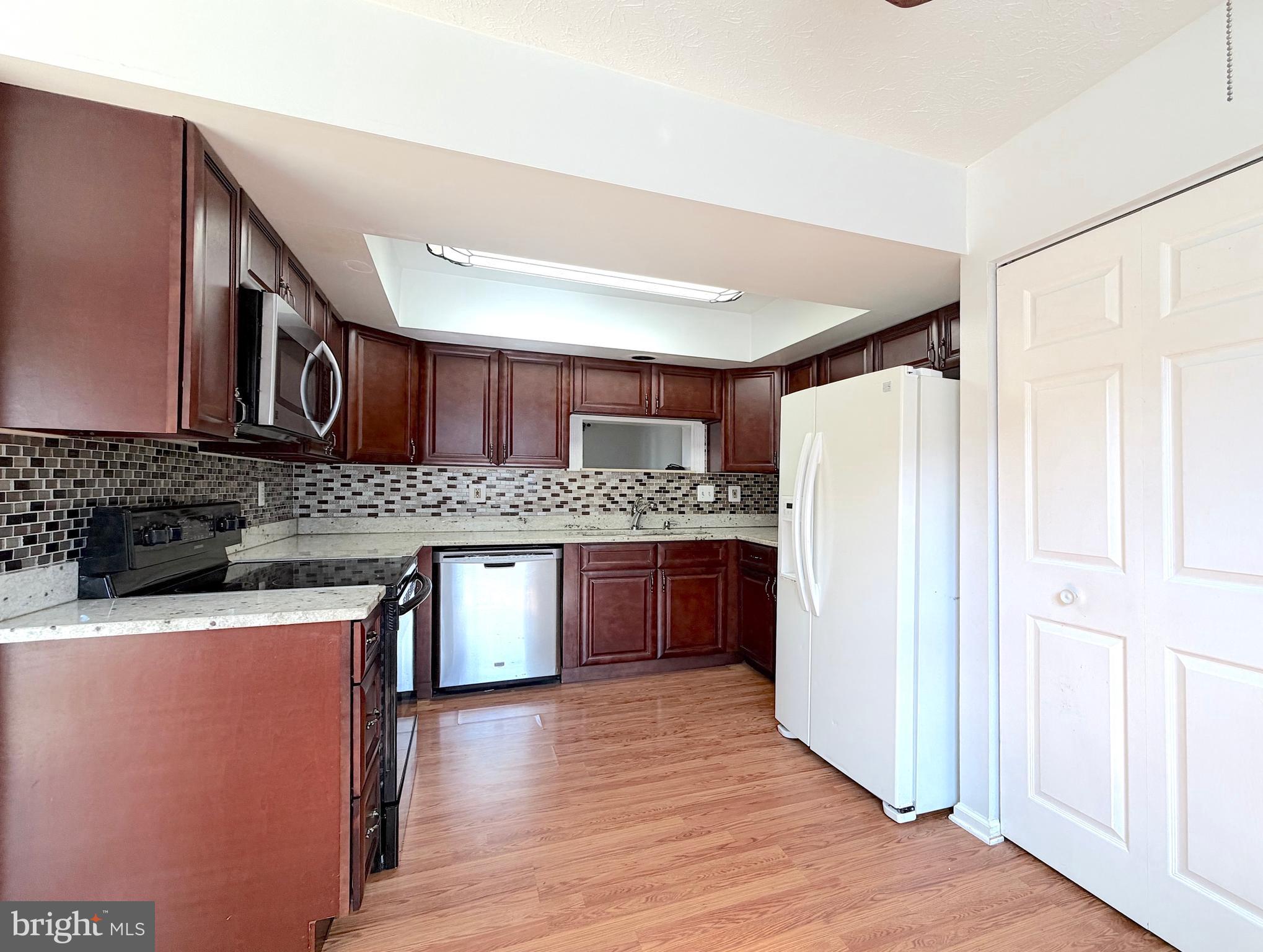 GUNNERS LAKE VILLAGE - Residential