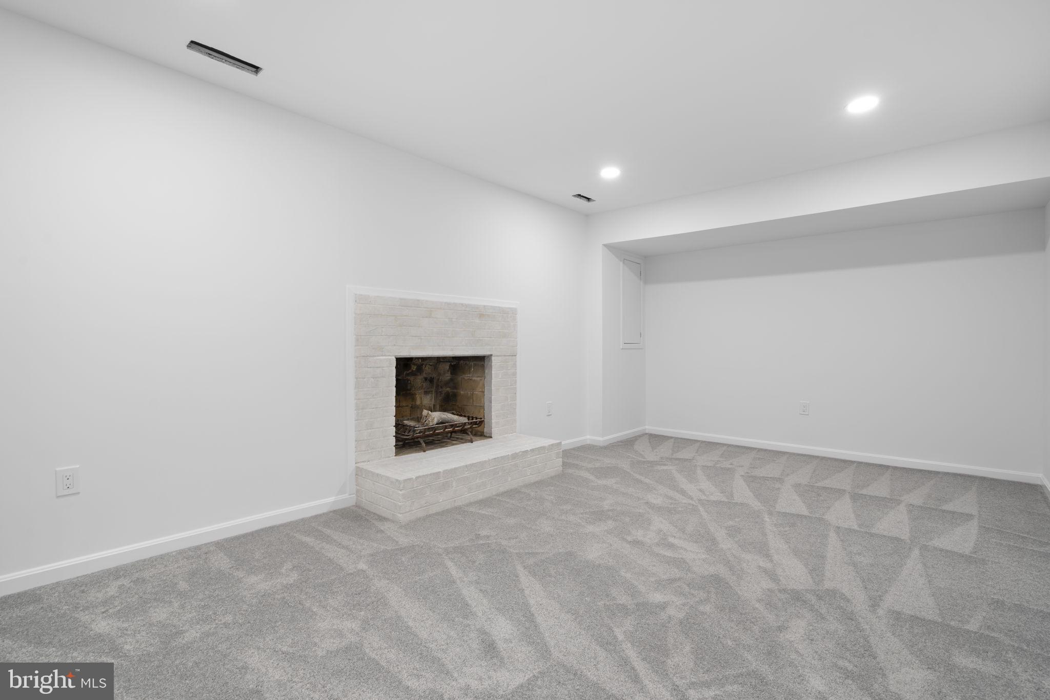 PINECREST HEIGHTS - Residential