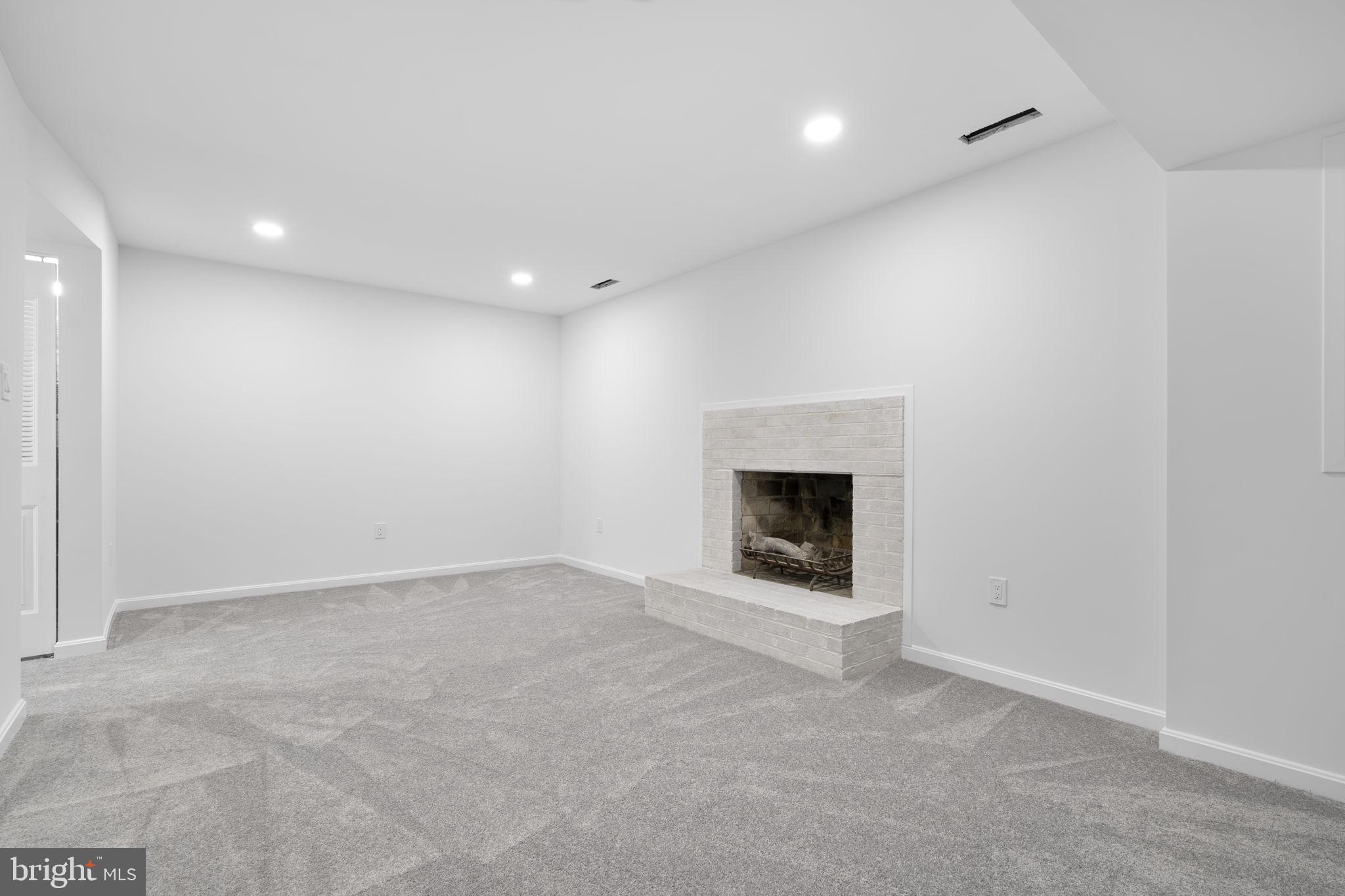 PINECREST HEIGHTS - Residential
