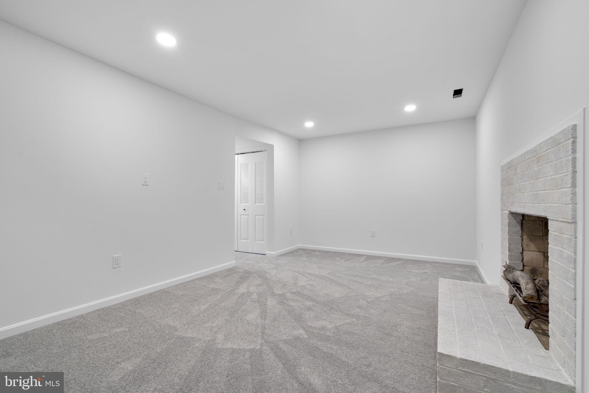 PINECREST HEIGHTS - Residential