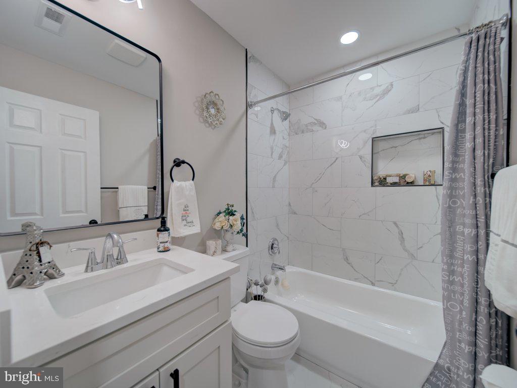 WARREN J WILLETT'S SUB - Residential