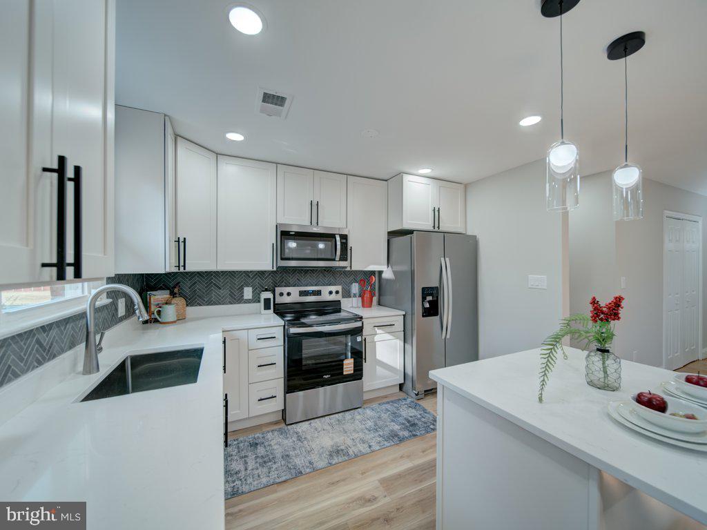 WARREN J WILLETT'S SUB - Residential