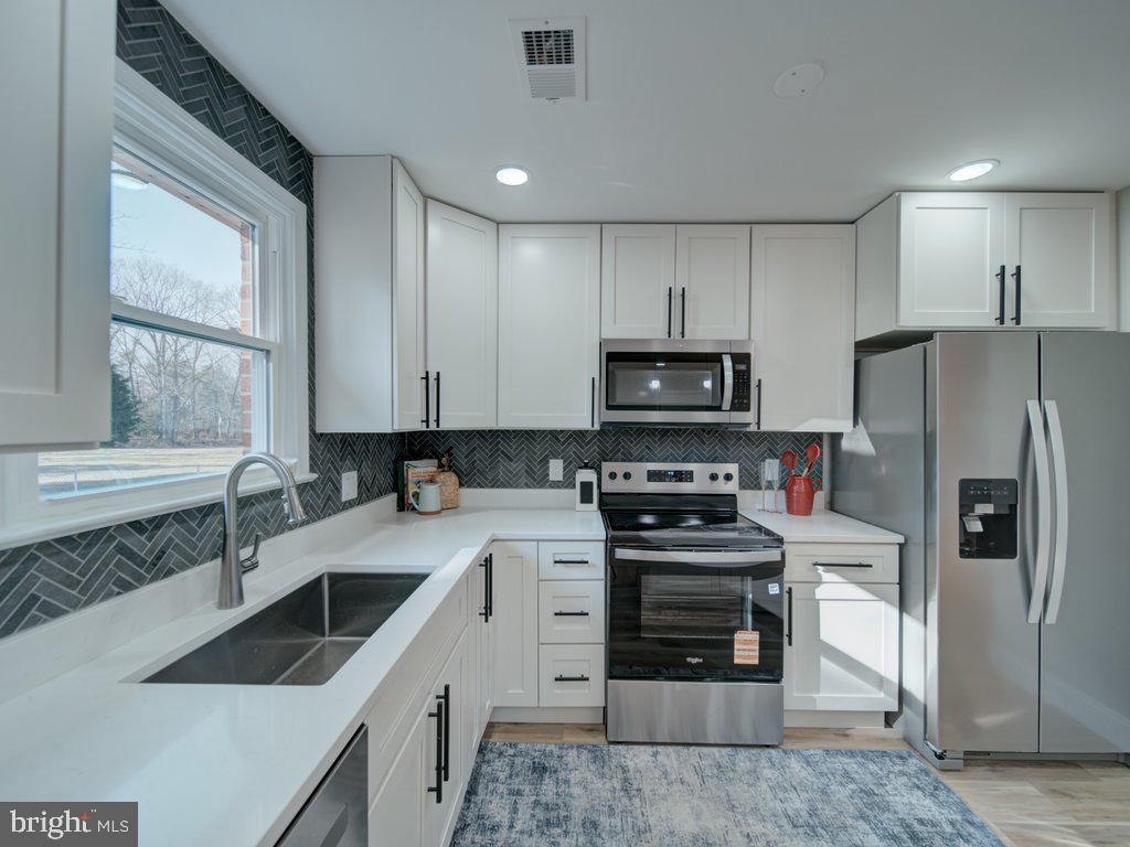 WARREN J WILLETT'S SUB - Residential