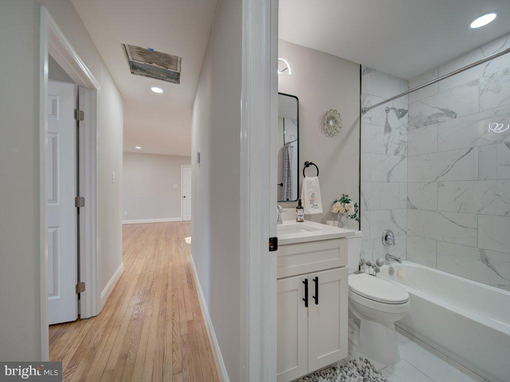 WARREN J WILLETT'S SUB - Residential