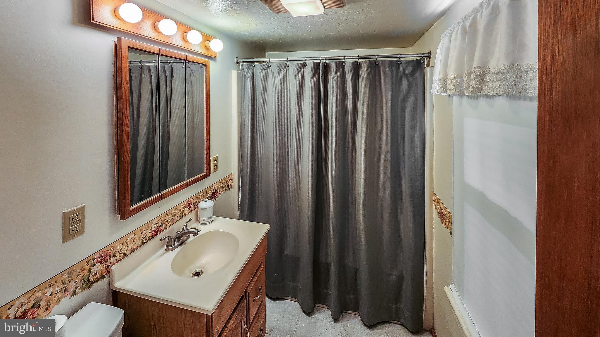 CRESAPTOWN - Residential