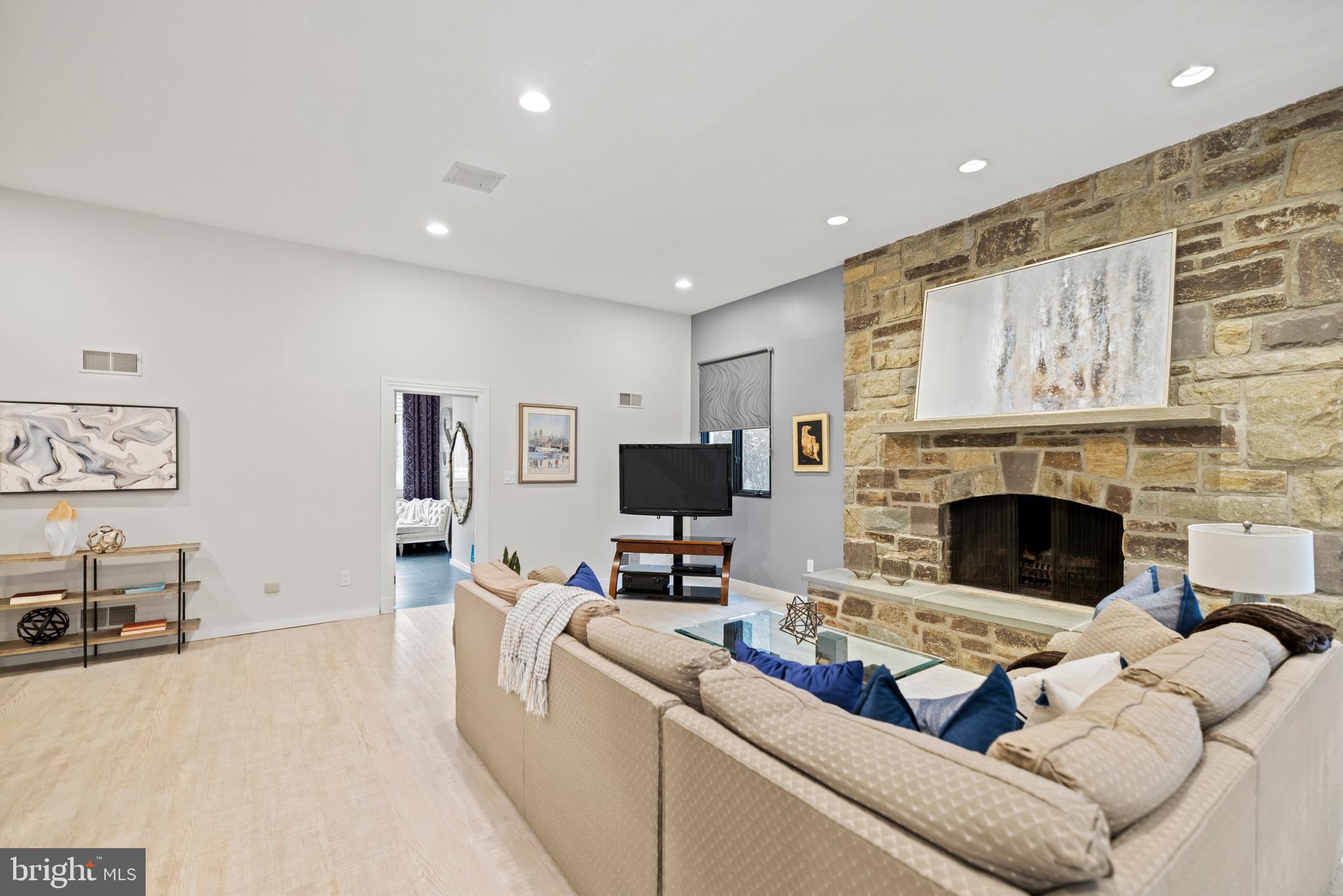 POTOMAC MANOR - Residential