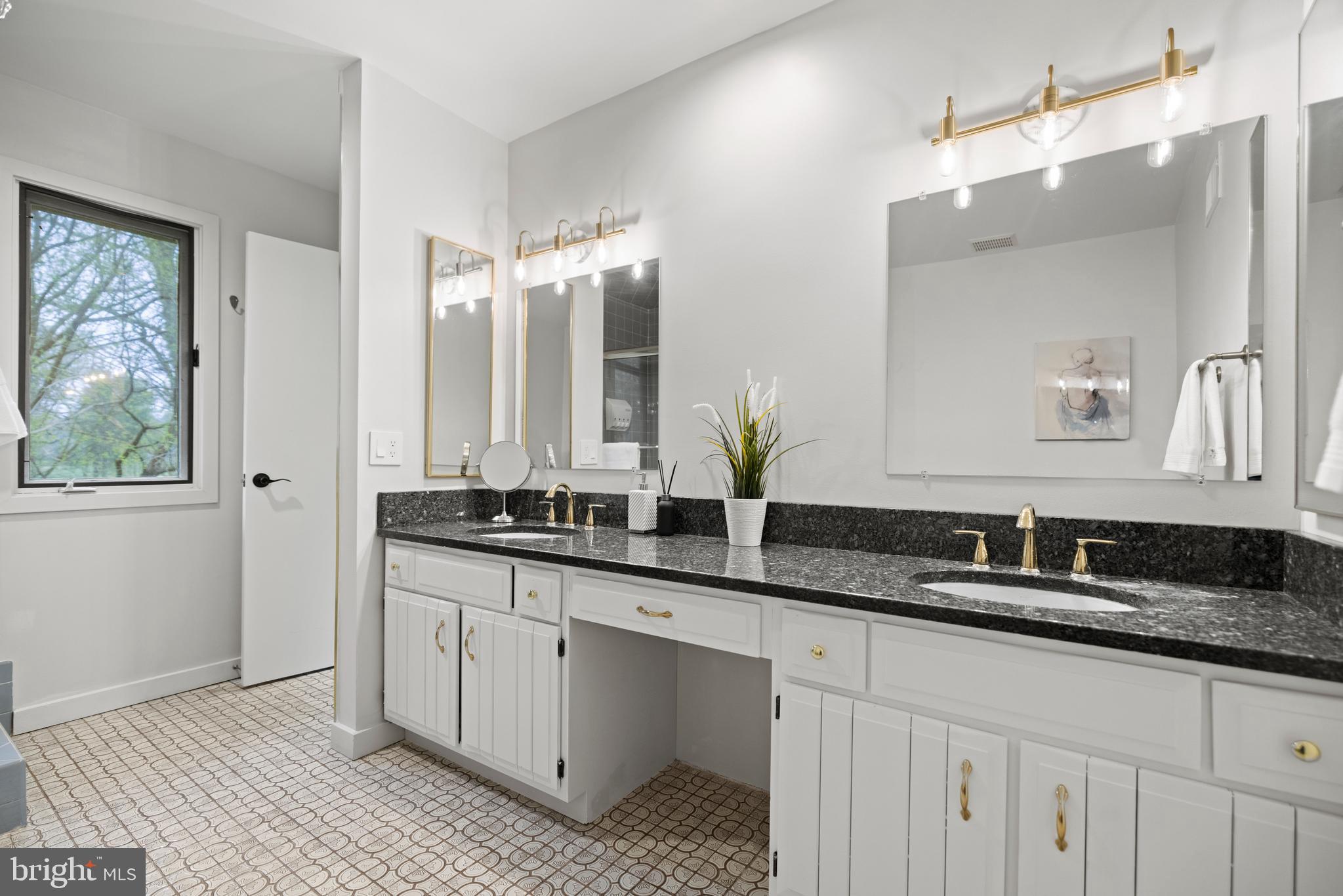 POTOMAC MANOR - Residential