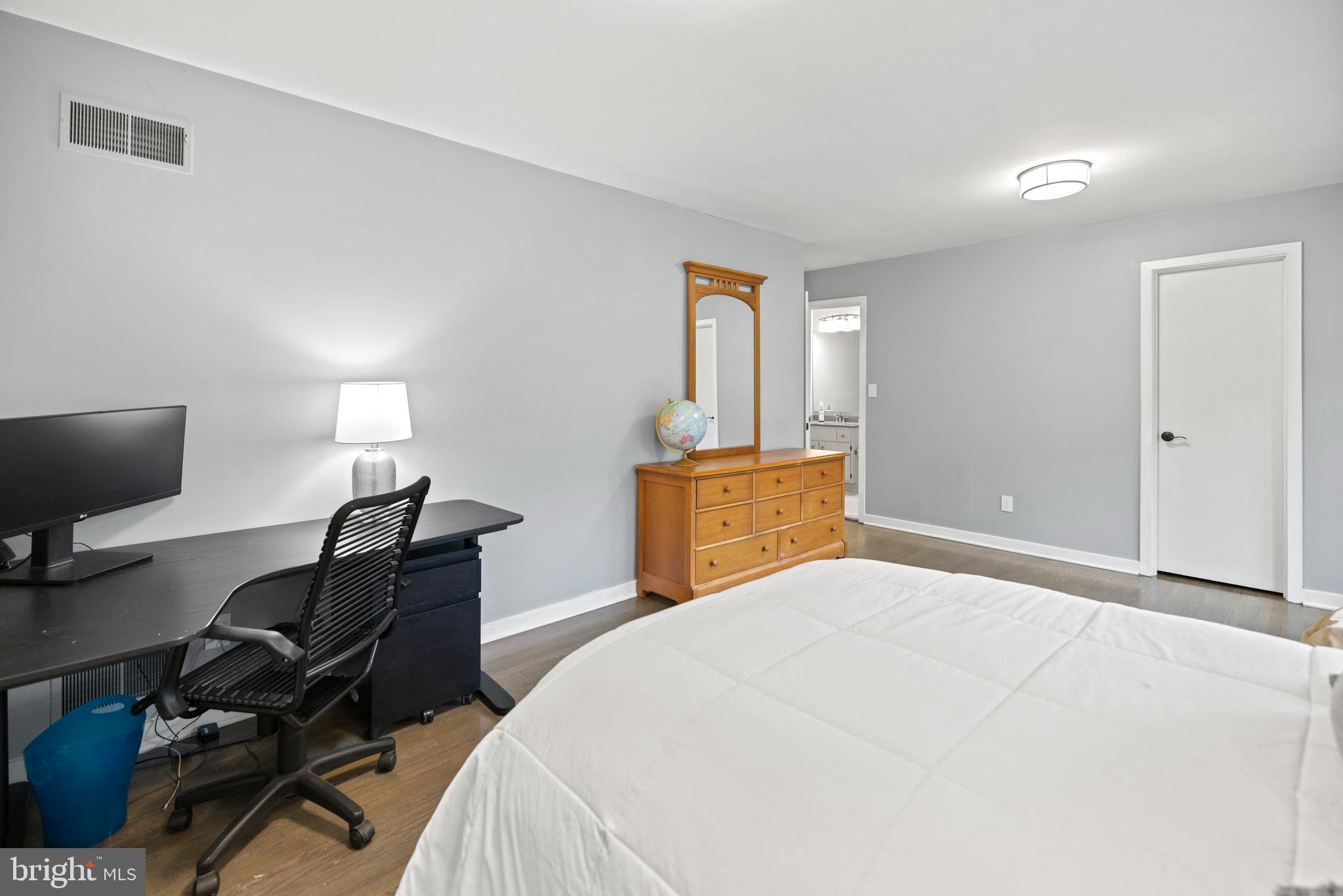 POTOMAC MANOR - Residential