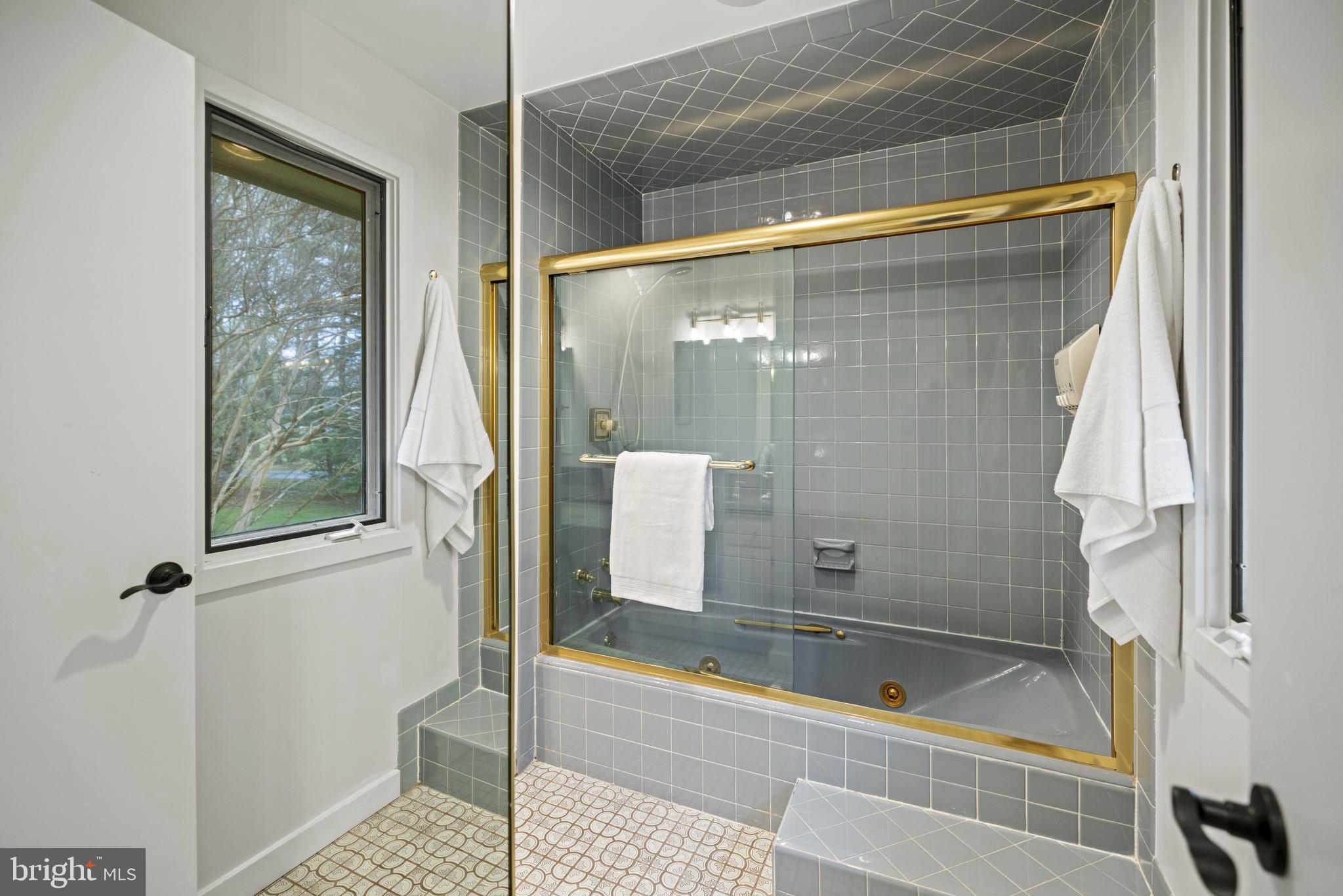 POTOMAC MANOR - Residential