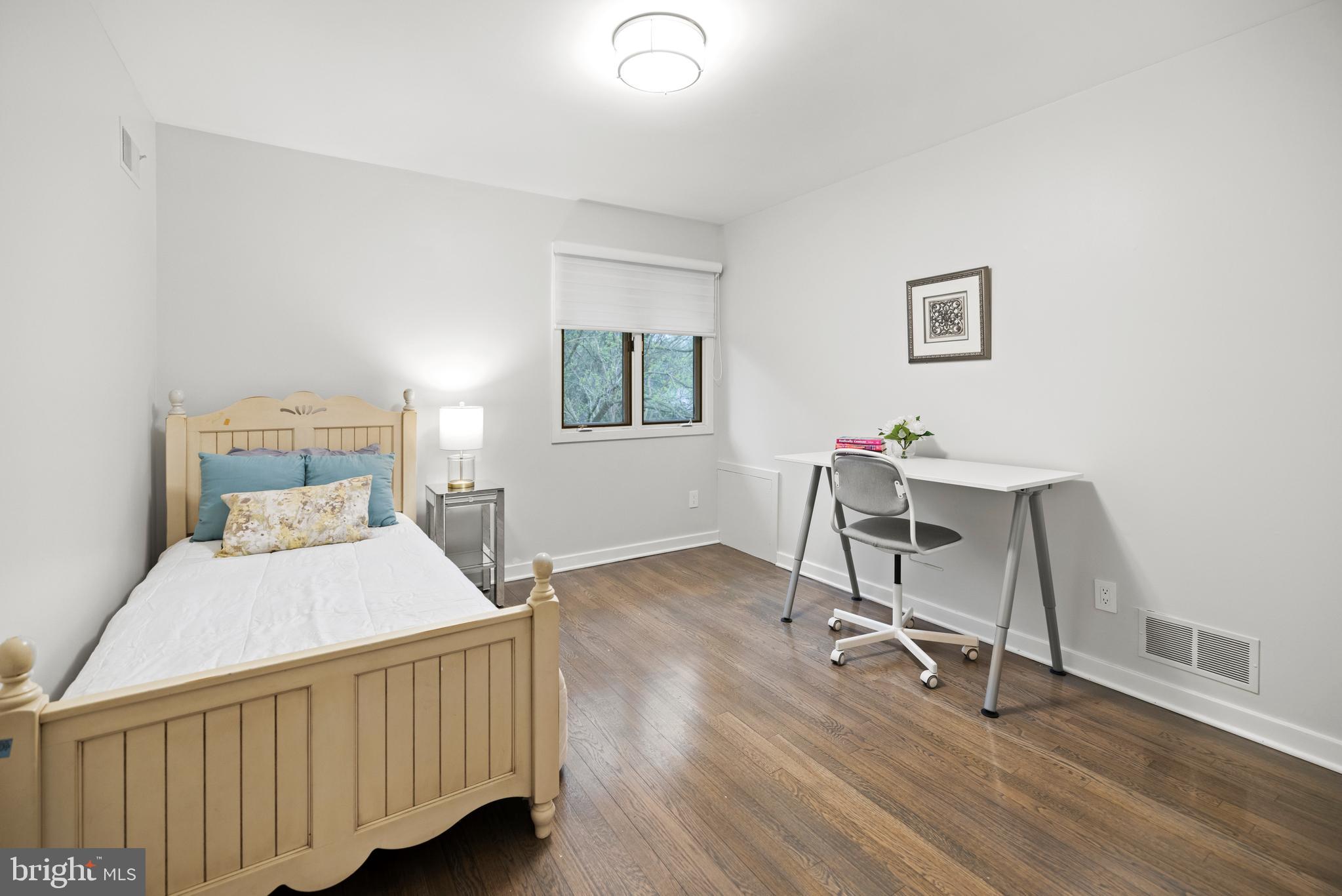 POTOMAC MANOR - Residential