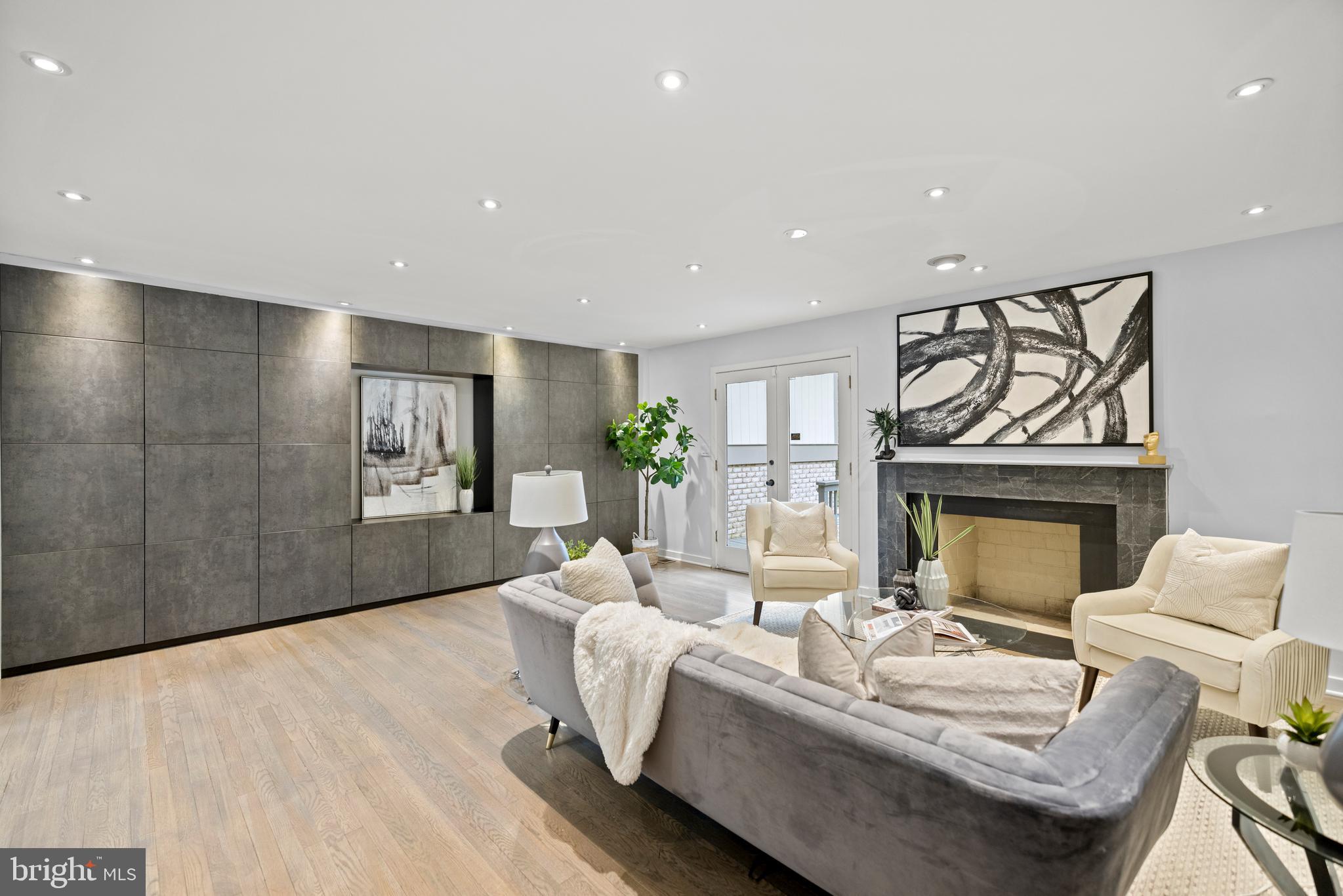 POTOMAC MANOR - Residential