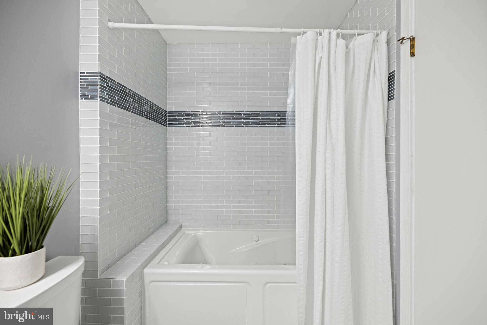 POTOMAC MANOR - Residential