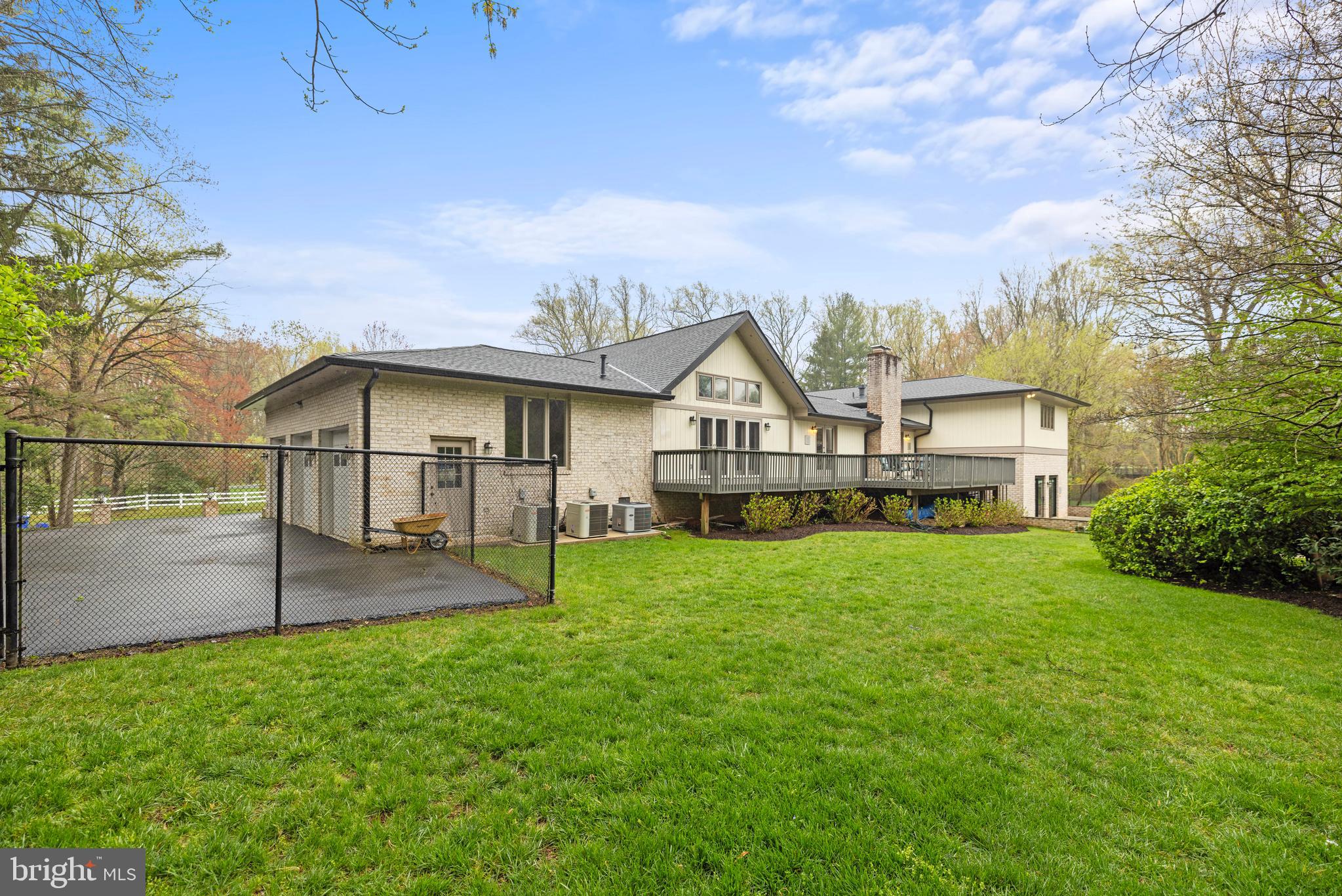 POTOMAC MANOR - Residential