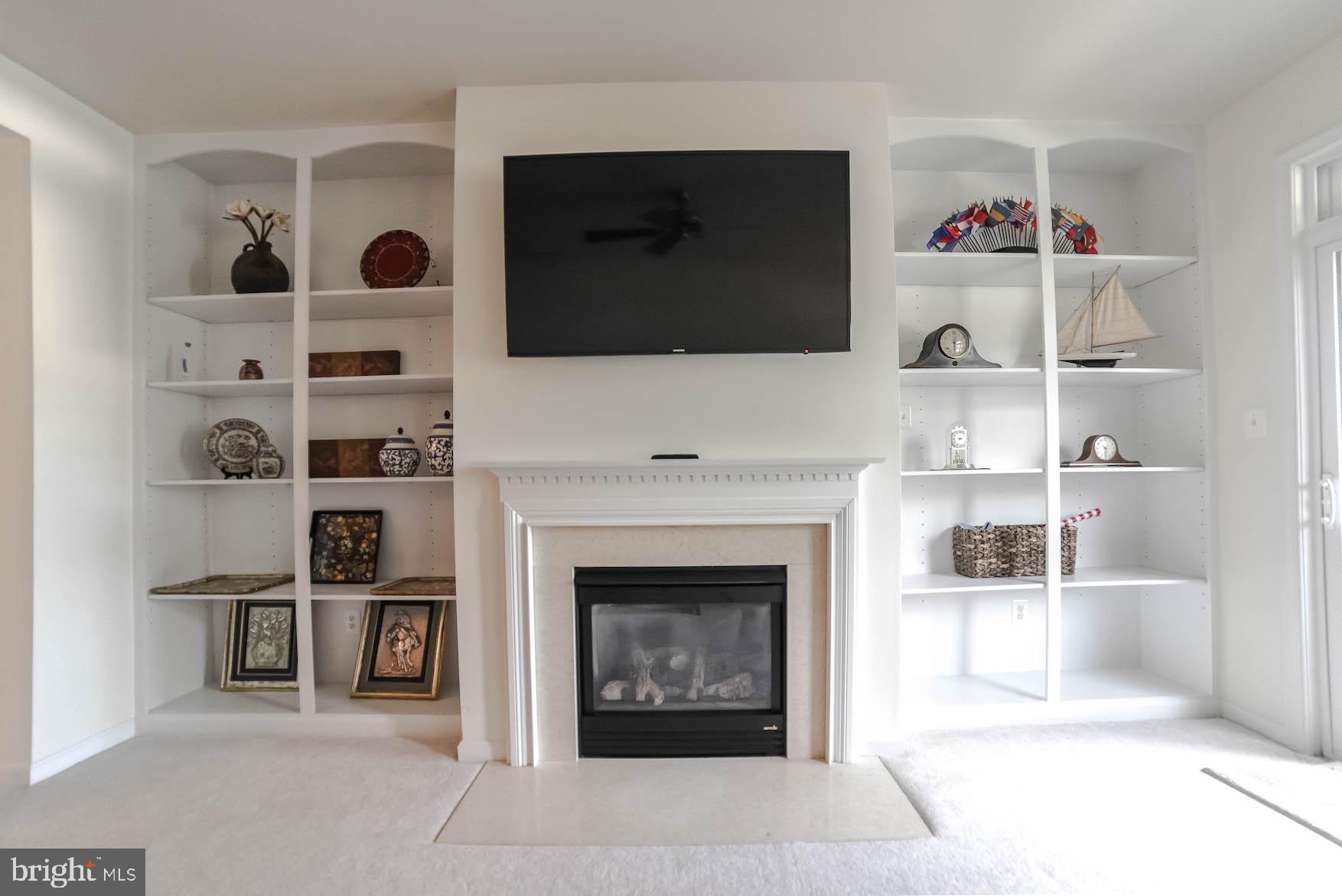 OYSTER BAY CONDOMINIUMS - Residential