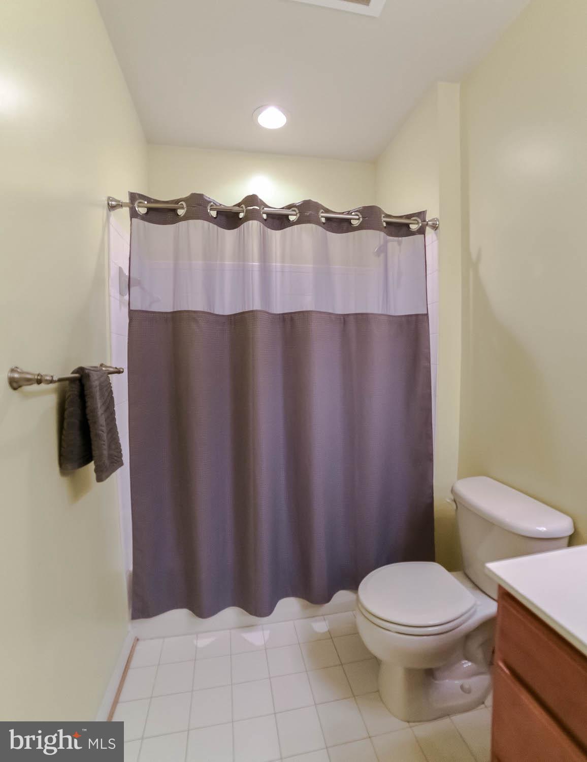 OYSTER BAY CONDOMINIUMS - Residential