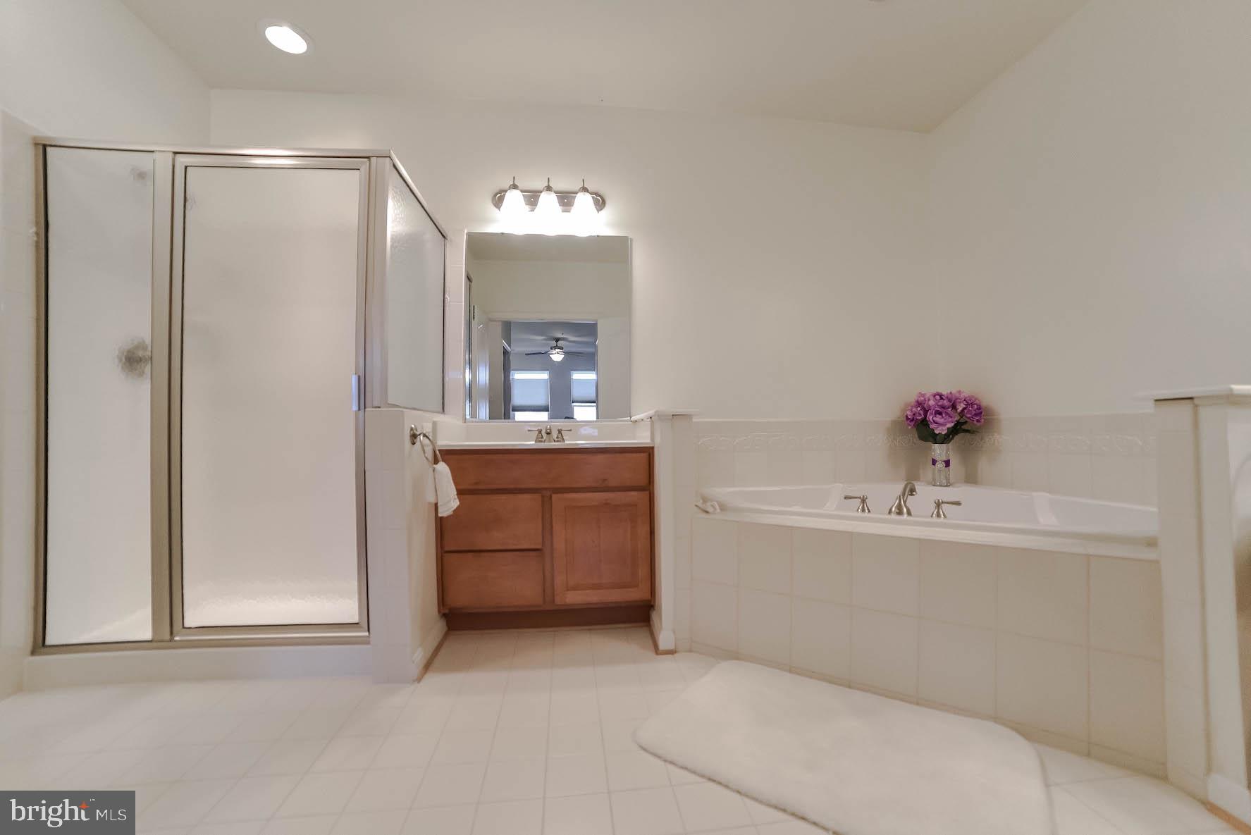 OYSTER BAY CONDOMINIUMS - Residential