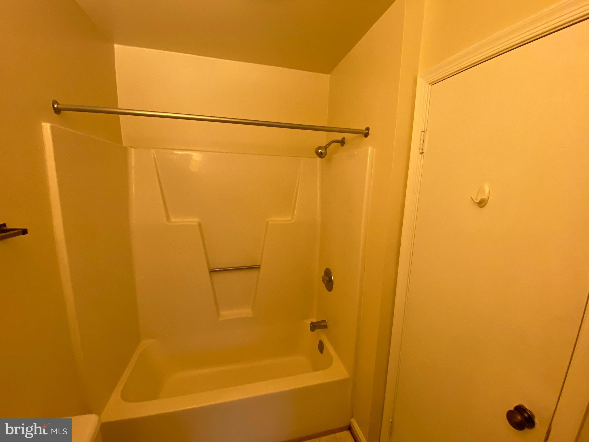 KINGS WOOD TOWNHOUSES - Residential Lease