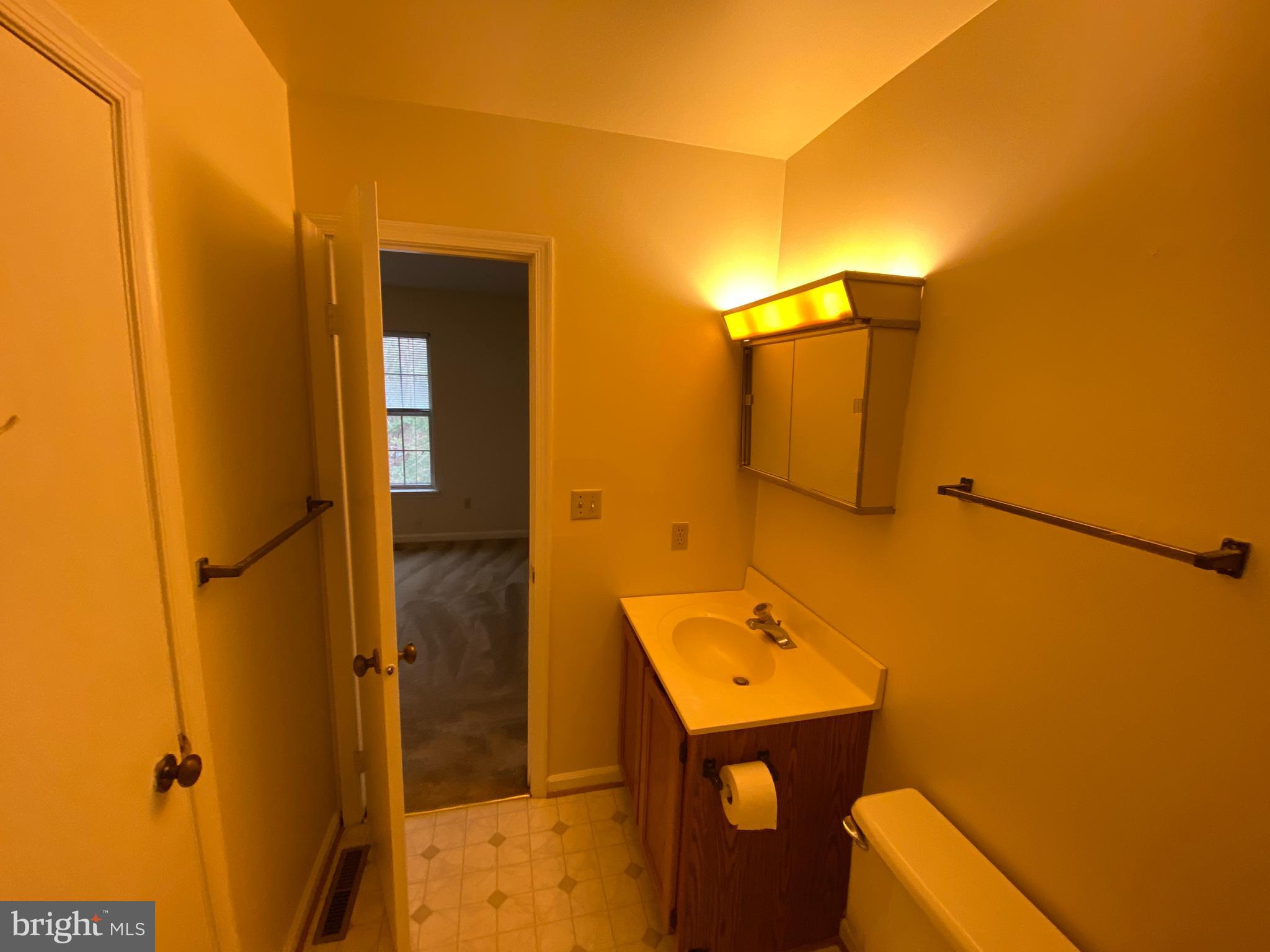 KINGS WOOD TOWNHOUSES - Residential Lease