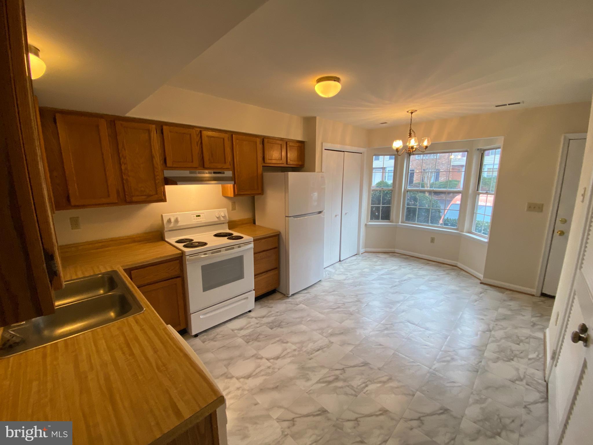 KINGS WOOD TOWNHOUSES - Residential Lease