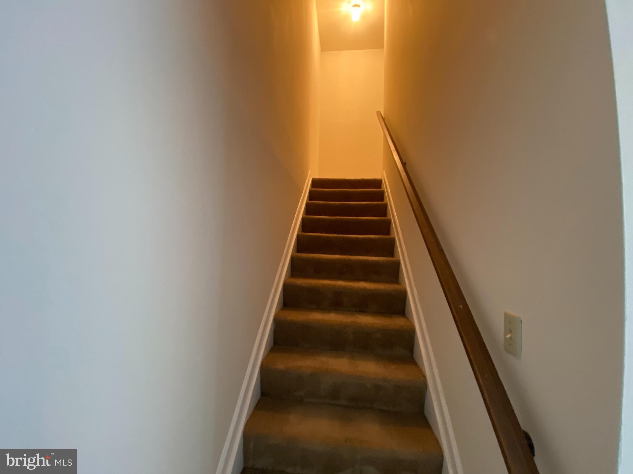 KINGS WOOD TOWNHOUSES - Residential Lease