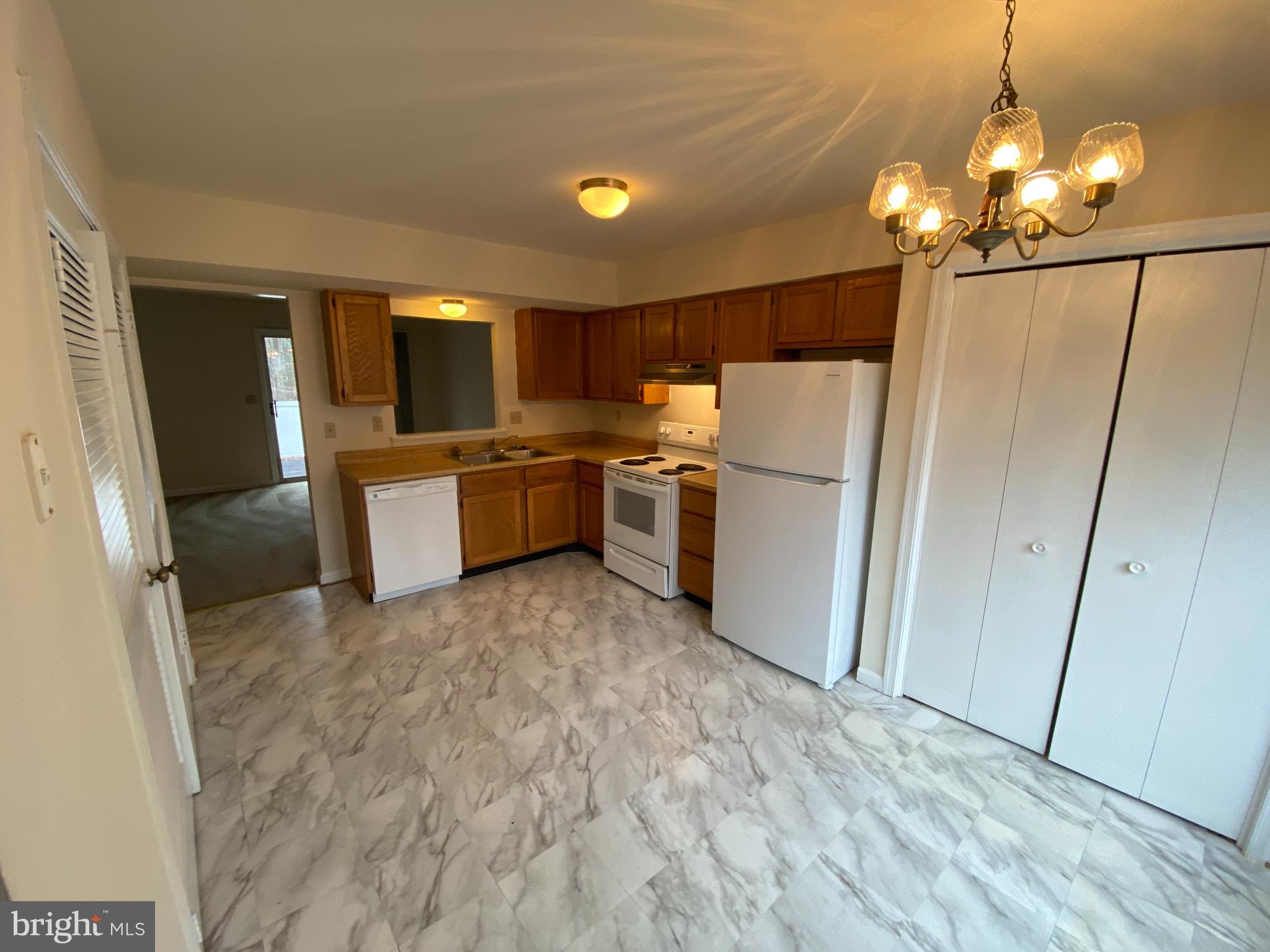 KINGS WOOD TOWNHOUSES - Residential Lease