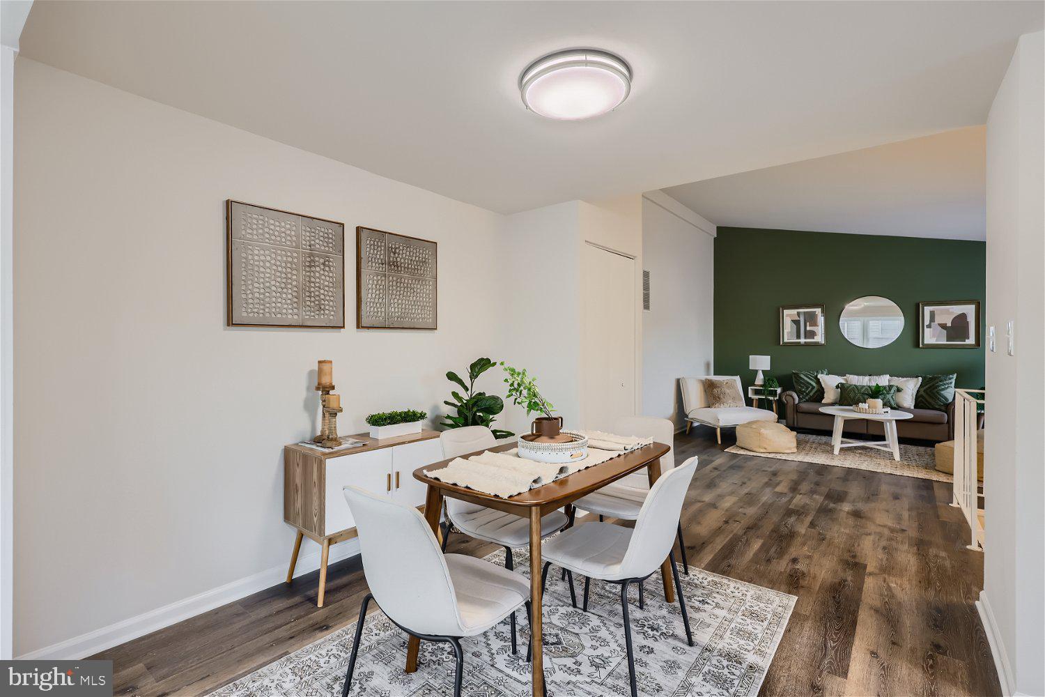 KINGS COURT - Residential