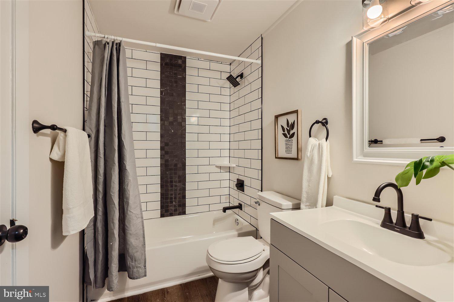 KINGS COURT - Residential