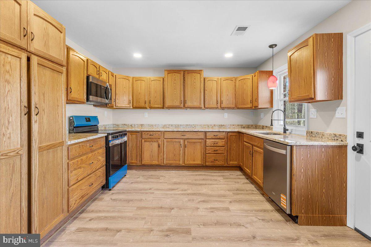 HICKORY HILL ESTATES - Residential