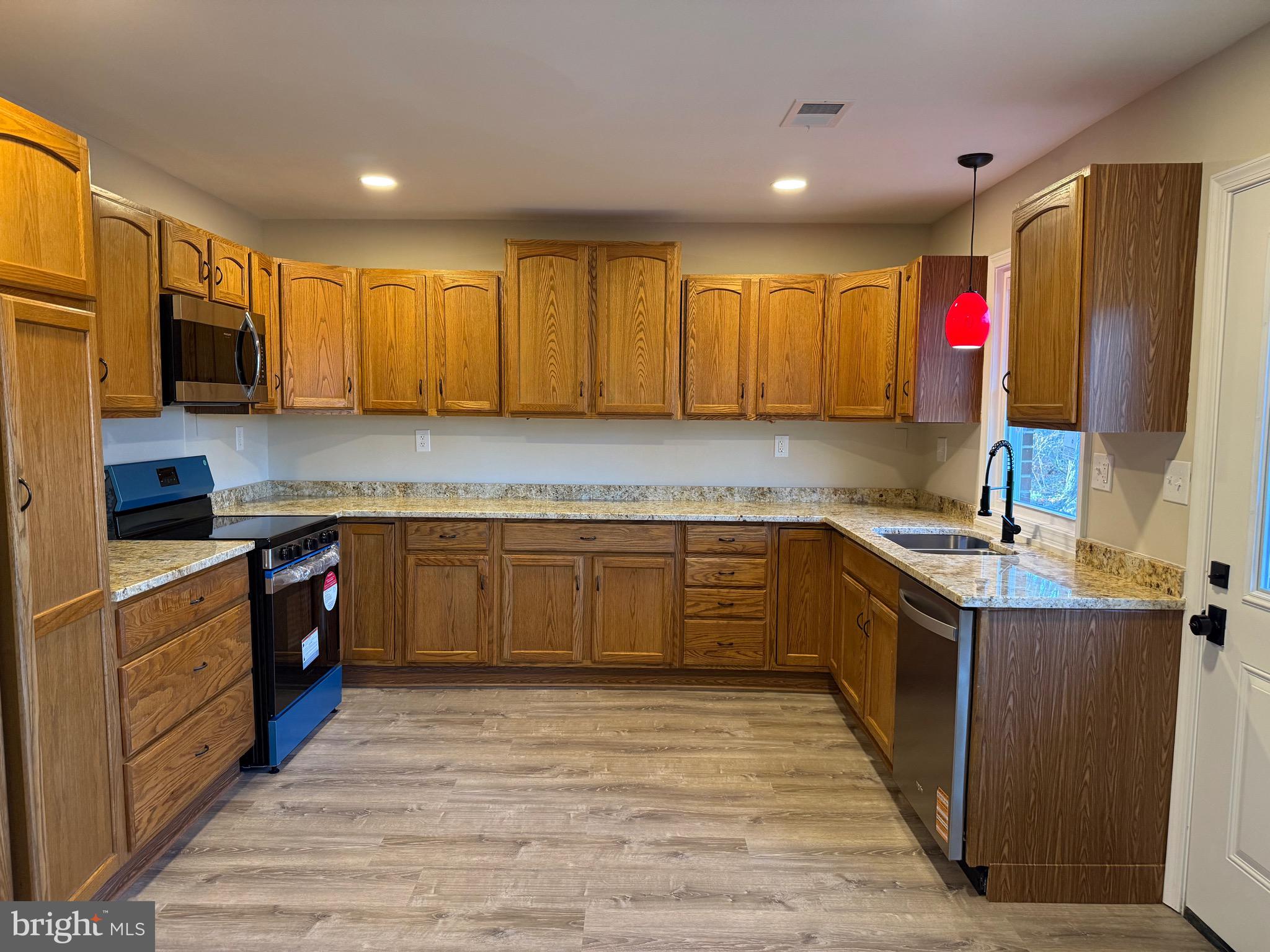 HICKORY HILL ESTATES - Residential