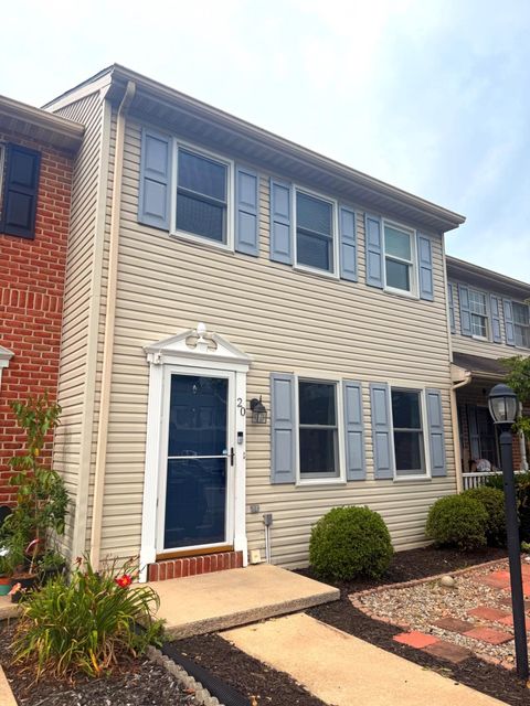 Photo of 20 Foxfield Lane, ELIZABETHTOWN, PA 17022 (MLS # PALA2092314)