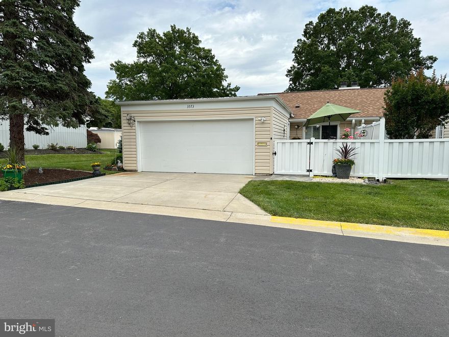 Large (1193 sq ft) 3 br 2 ba 2 car garage patio in the active seniors (55+) community of Rossmoor. Large living room with a wood burning fireplace. A full size washer and dryer and attached garage complete the house. New laminated flooring in the entire house, master bath shower has built in seating. Community amenities includes 3 restaurants, 3 swimming pools, tennis courts and more.