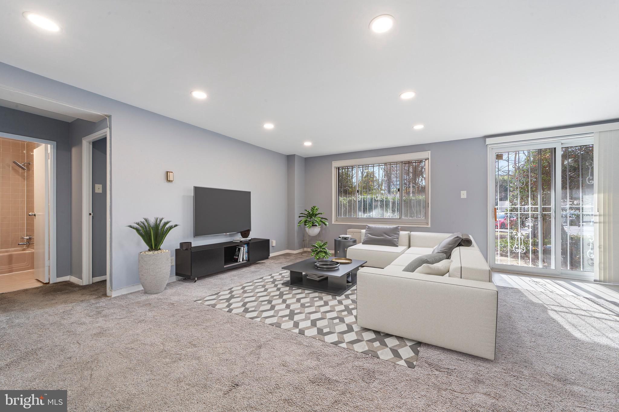 1900 LYTTONSVILLE ROAD 111