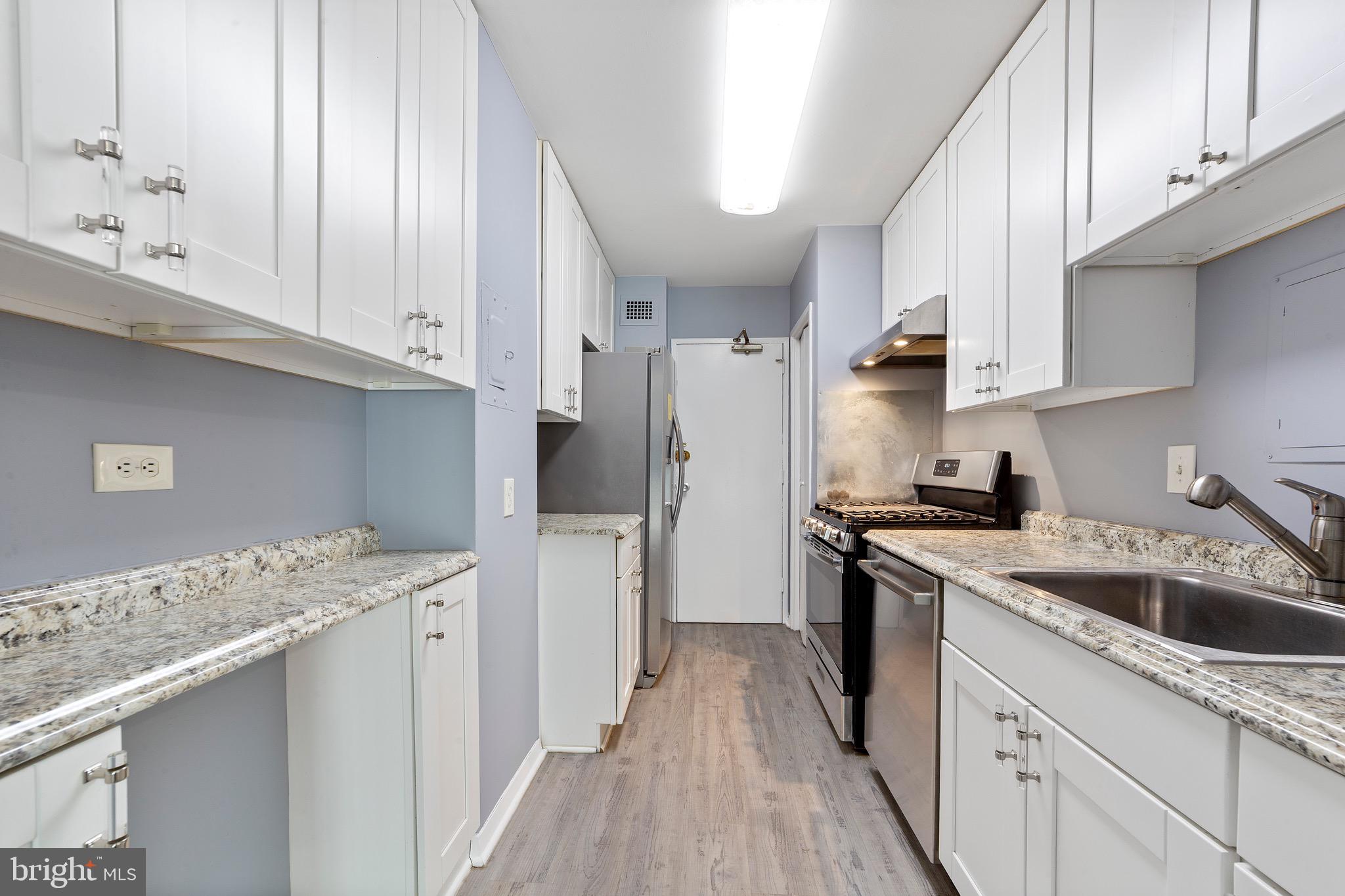 1900 LYTTONSVILLE ROAD 111