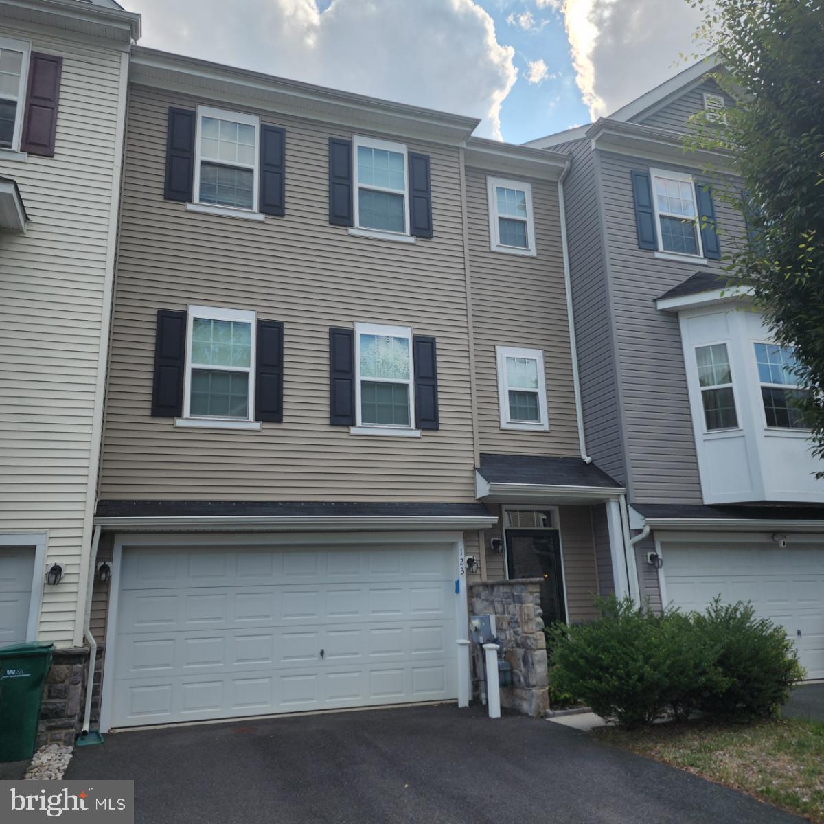 RIVERCREST - Residential Lease