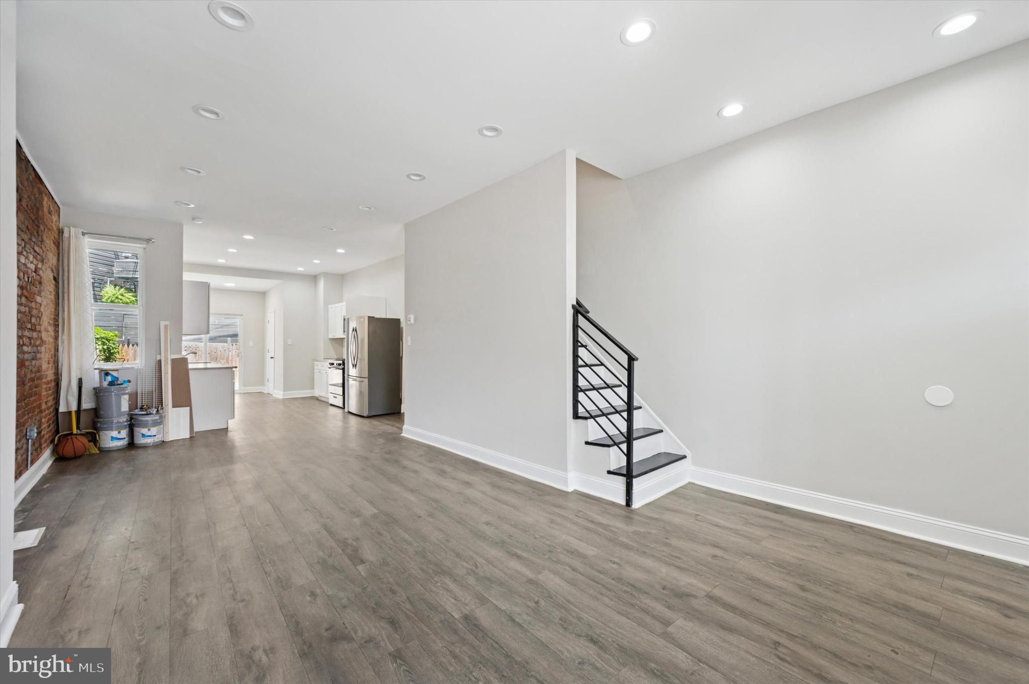 2835 W MONTGOMERY AVENUE